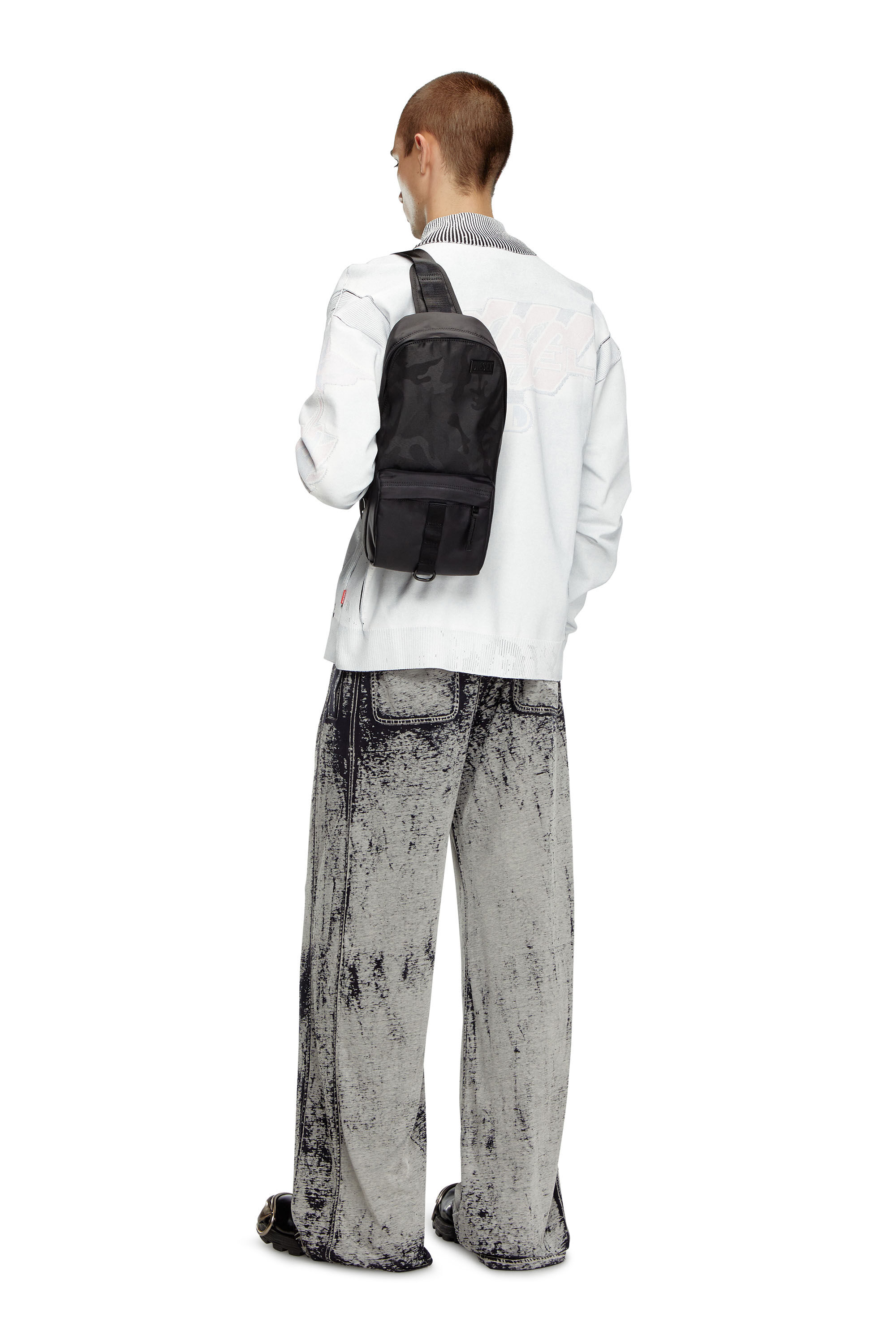Diesel - DSRT SLINGBAG, Dsrt-Sac à bandoulière utility en nylon imprimé Homme in Noir - 6