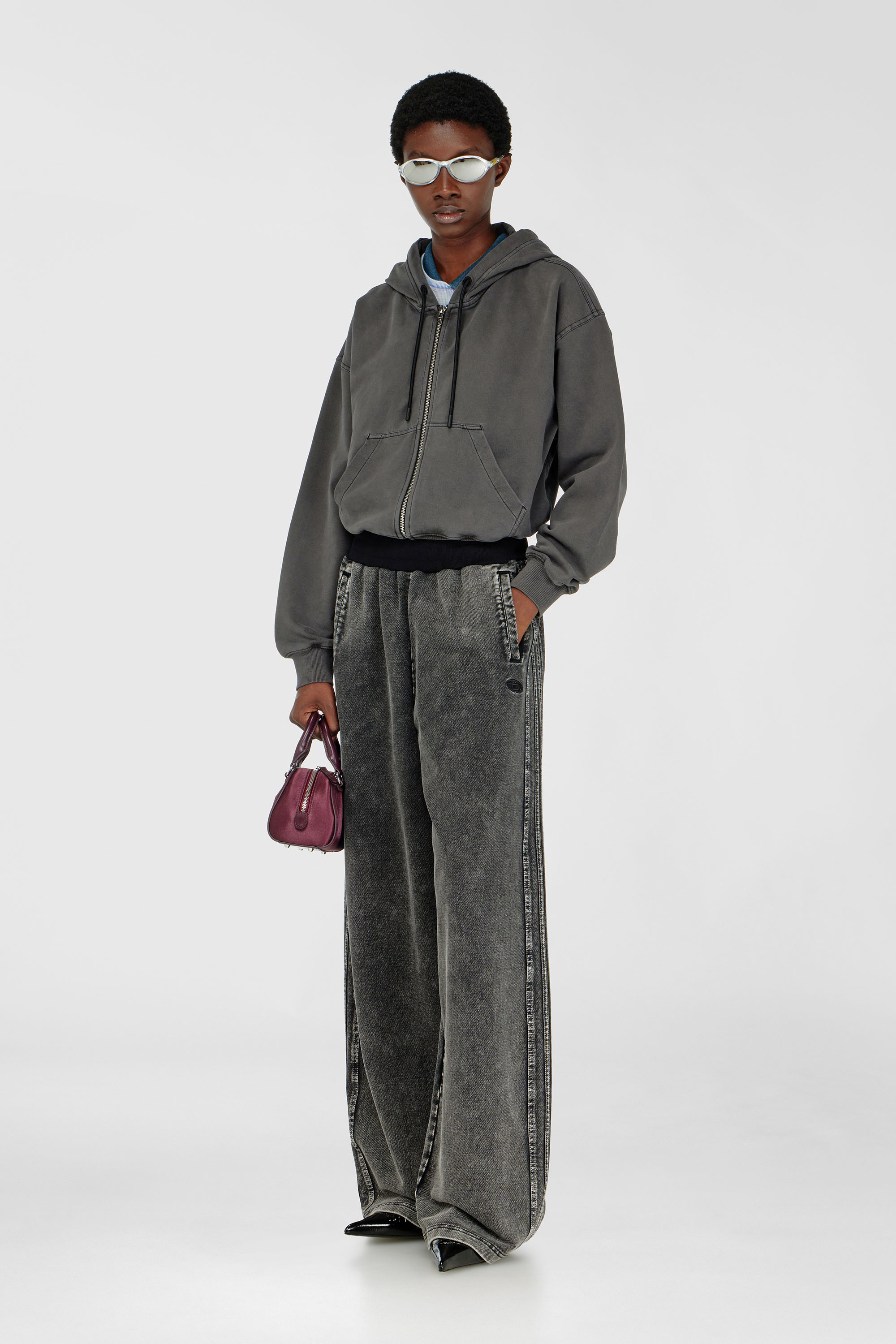 Diesel - P-ZENIA-S1, Pantalon large en coton lav&eacute; avec bandes lat&eacute;rales Femme in Gris - 1
