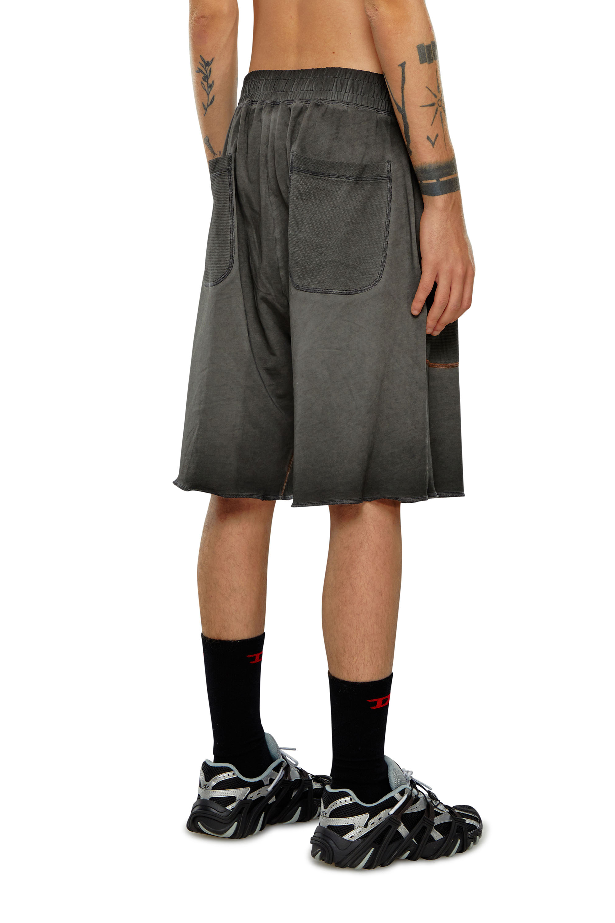 Diesel - P-BASK, Pantalones cortos deportivos con detalles de gofrado Hombre in Negro - 4