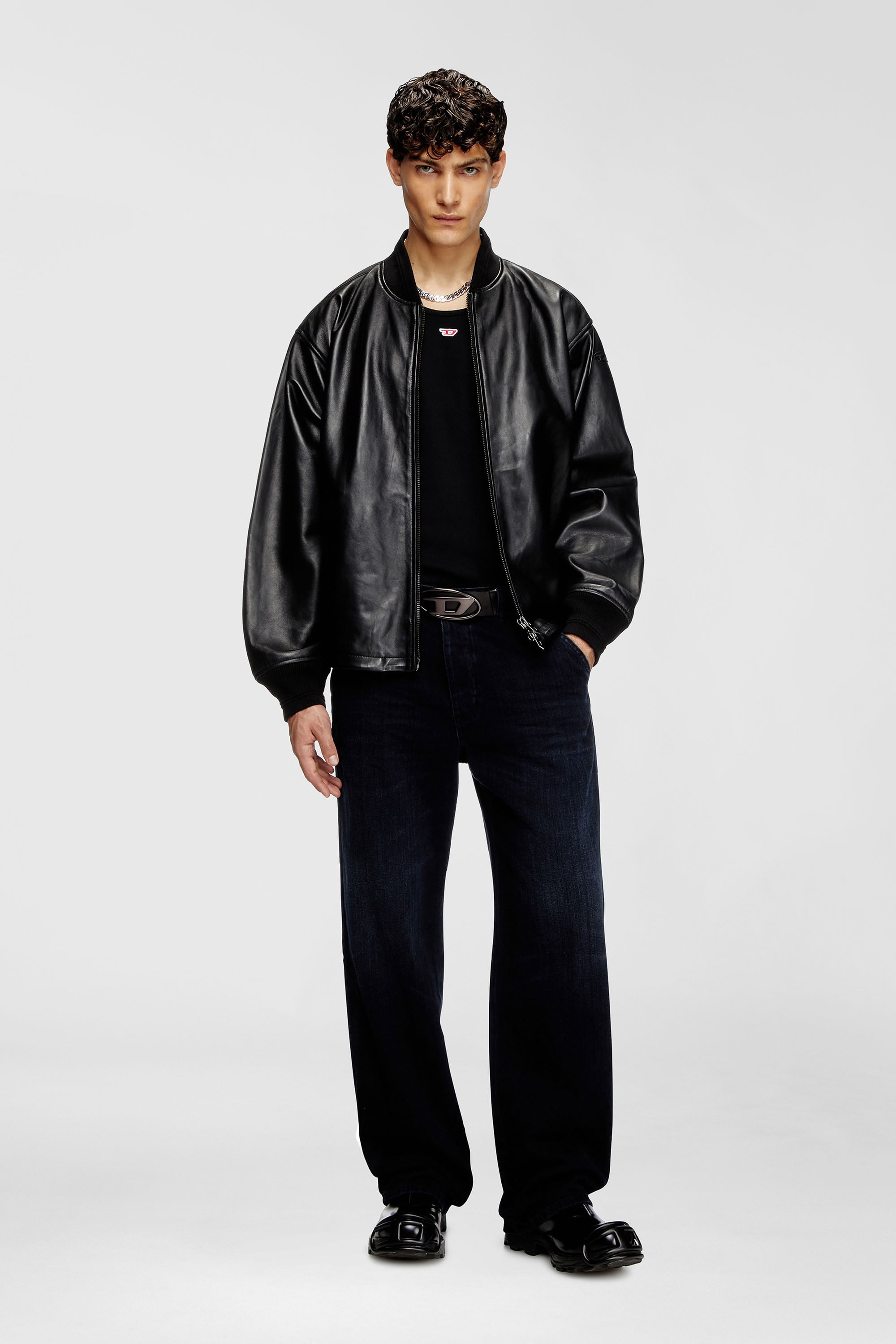 Diesel - D-HAMMER SO D, D-Hammer-Chaussures &agrave; lacets en cuir avec embout Oval D Homme in Noir - 2
