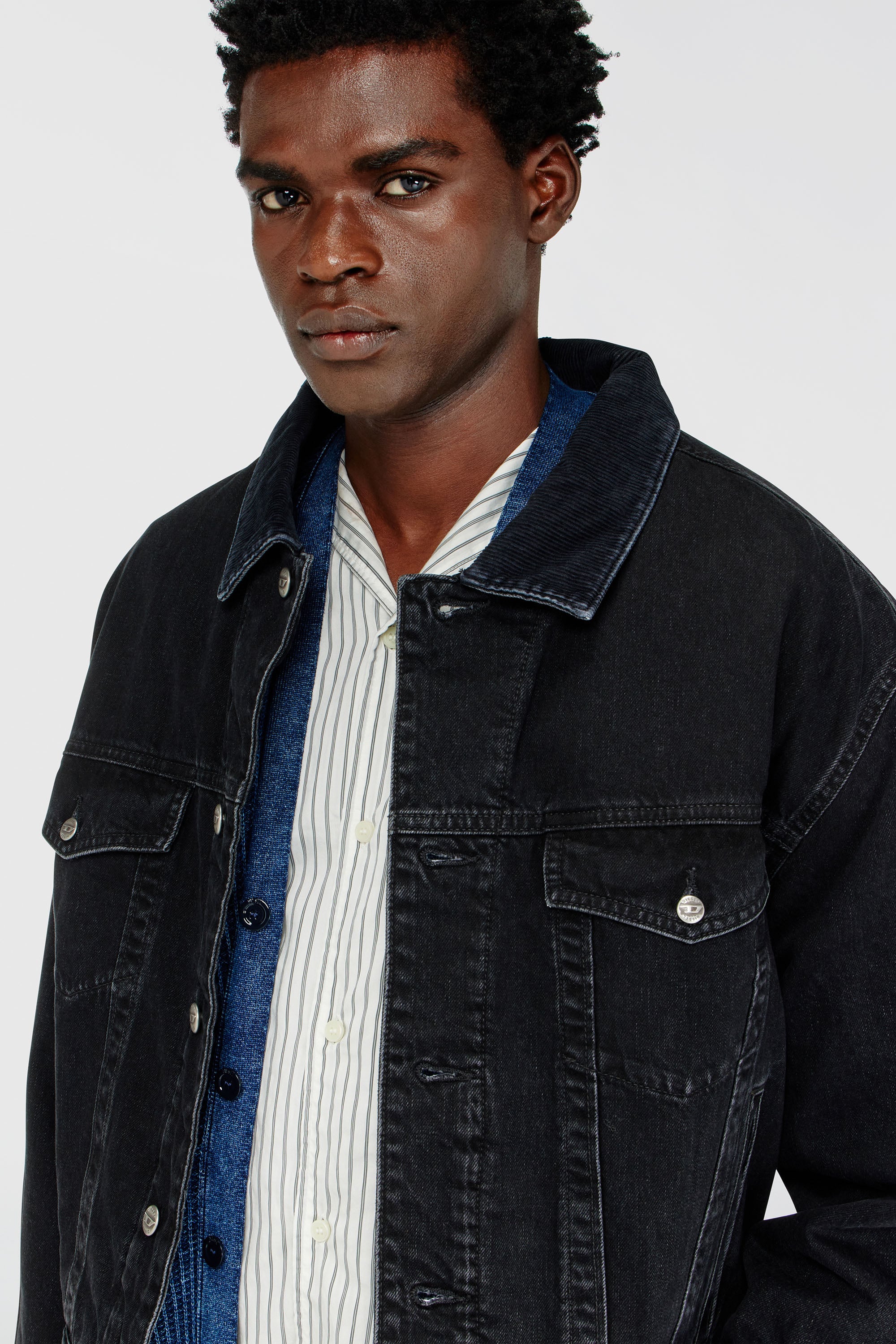 Diesel - D-RANGER-T, Veste rembourr&eacute;e de camionneur en denim Mixte in Noir - 4