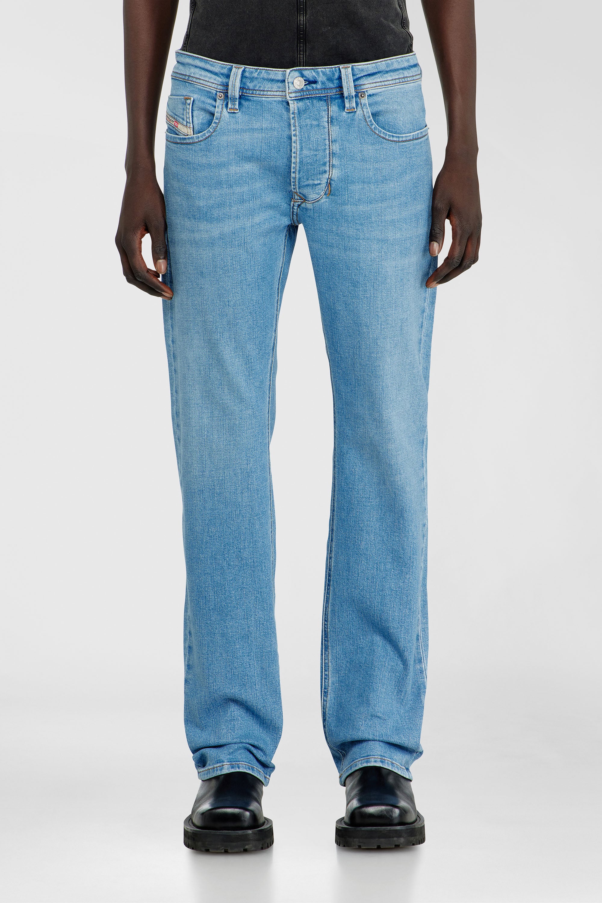 Diesel - Regular Jeans 1985 Larkee 0HDBJ Hombre, Azul Claro - 1