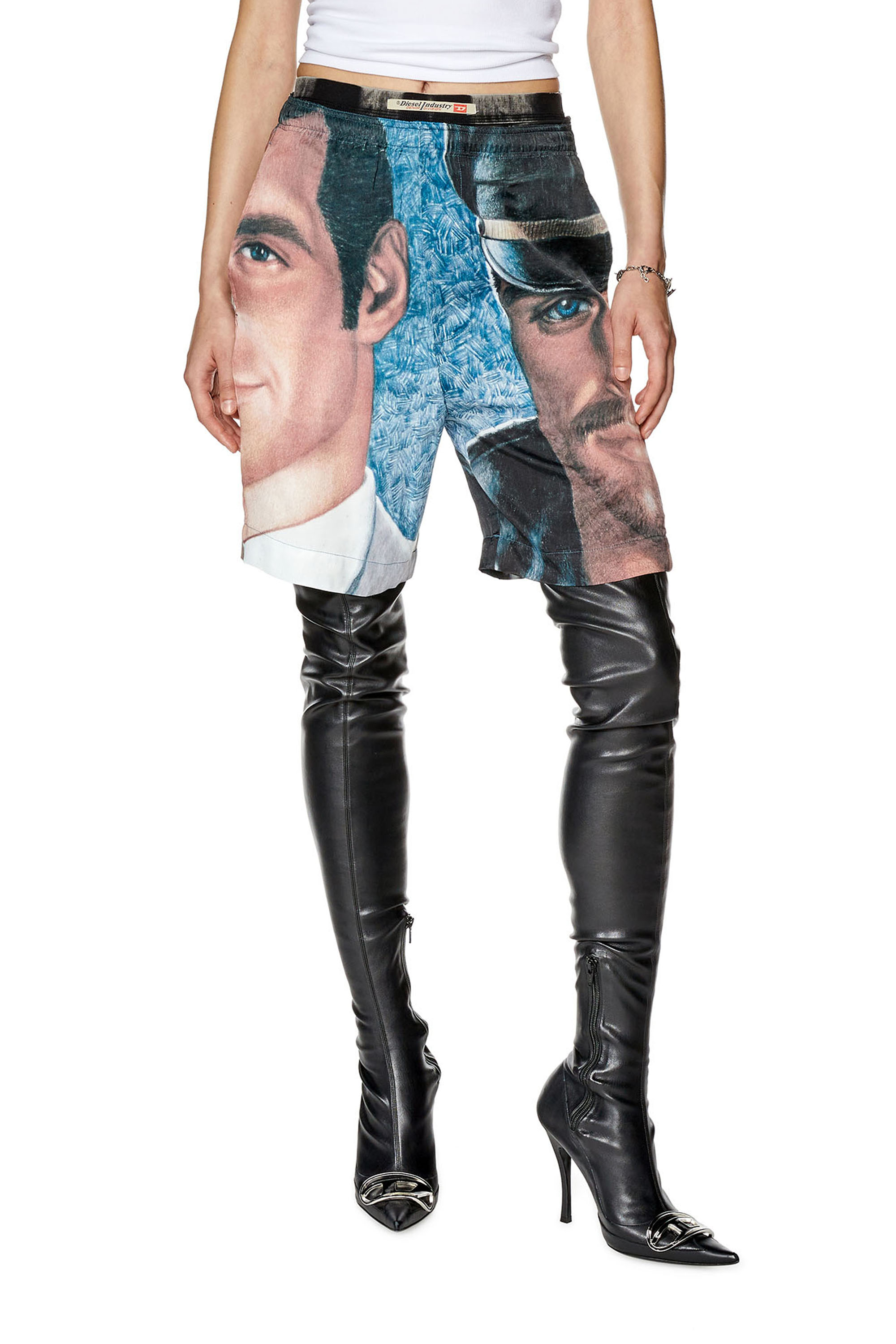 Diesel - PR-P-TOLL-SHO-23A, Pantal&oacute;n corto de sat&eacute;n con estampado all-over Unisex in Azul marino - 5