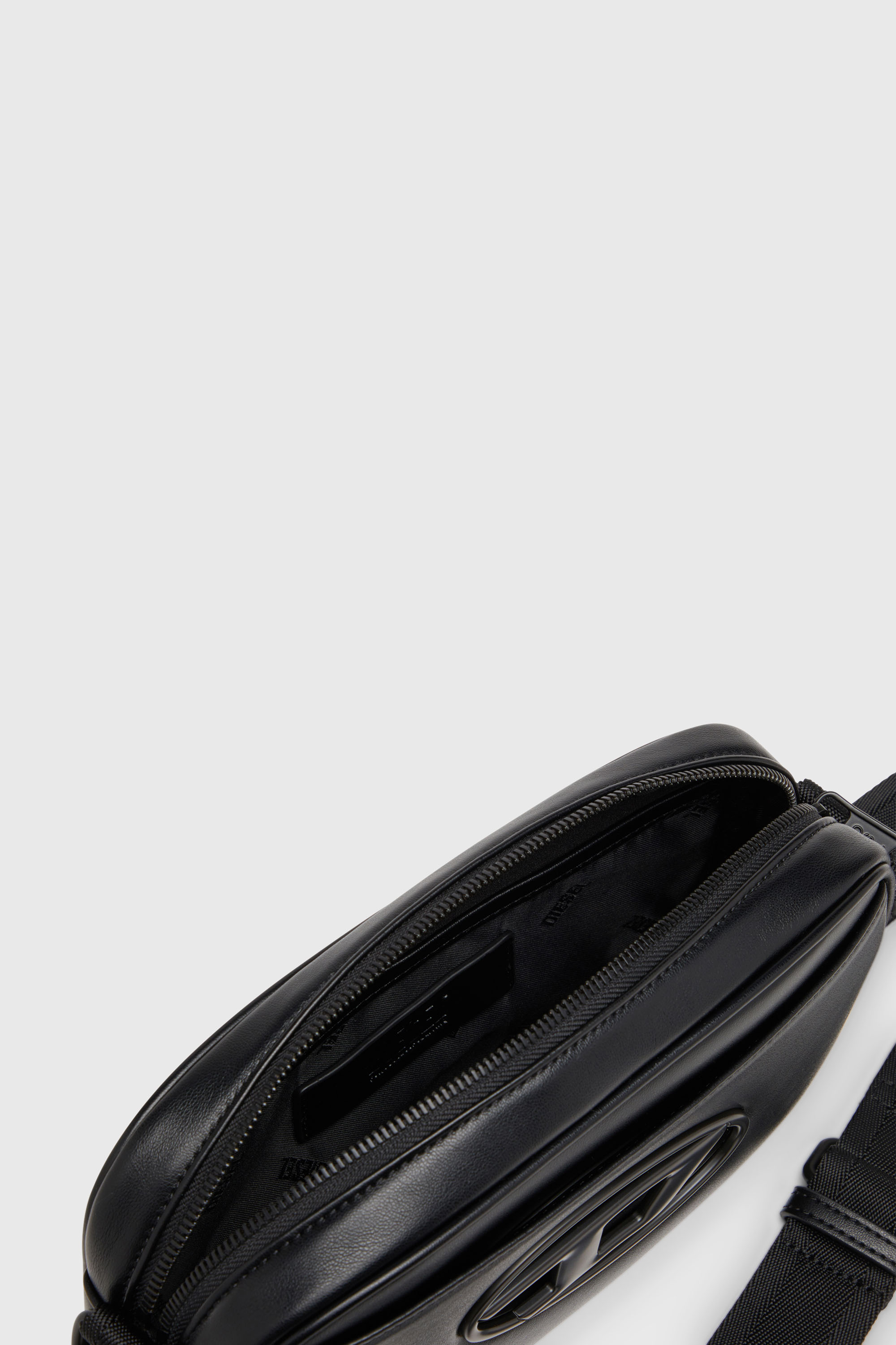 Diesel - HOLI-D CAMERA BAG, Holi-D-Bolso tipo c&aacute;mara de neopreno y poliuretano Hombre in Negro - 3