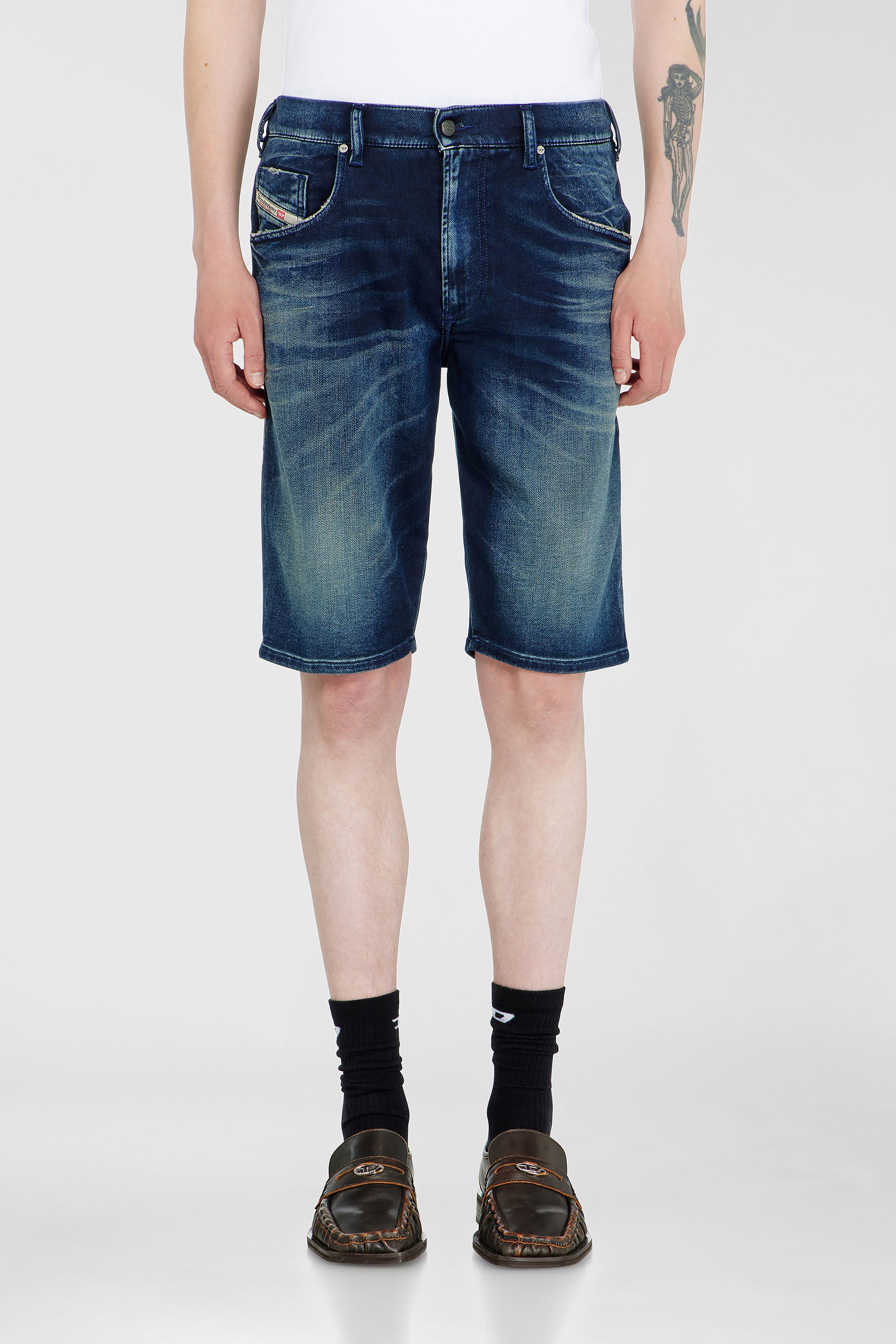 Diesel - 2033 D-KROOLEY-SHORT-BW JOGG, Chino shorts en JoggJeans d&eacute;lav&eacute; Homme in Bleu - 3