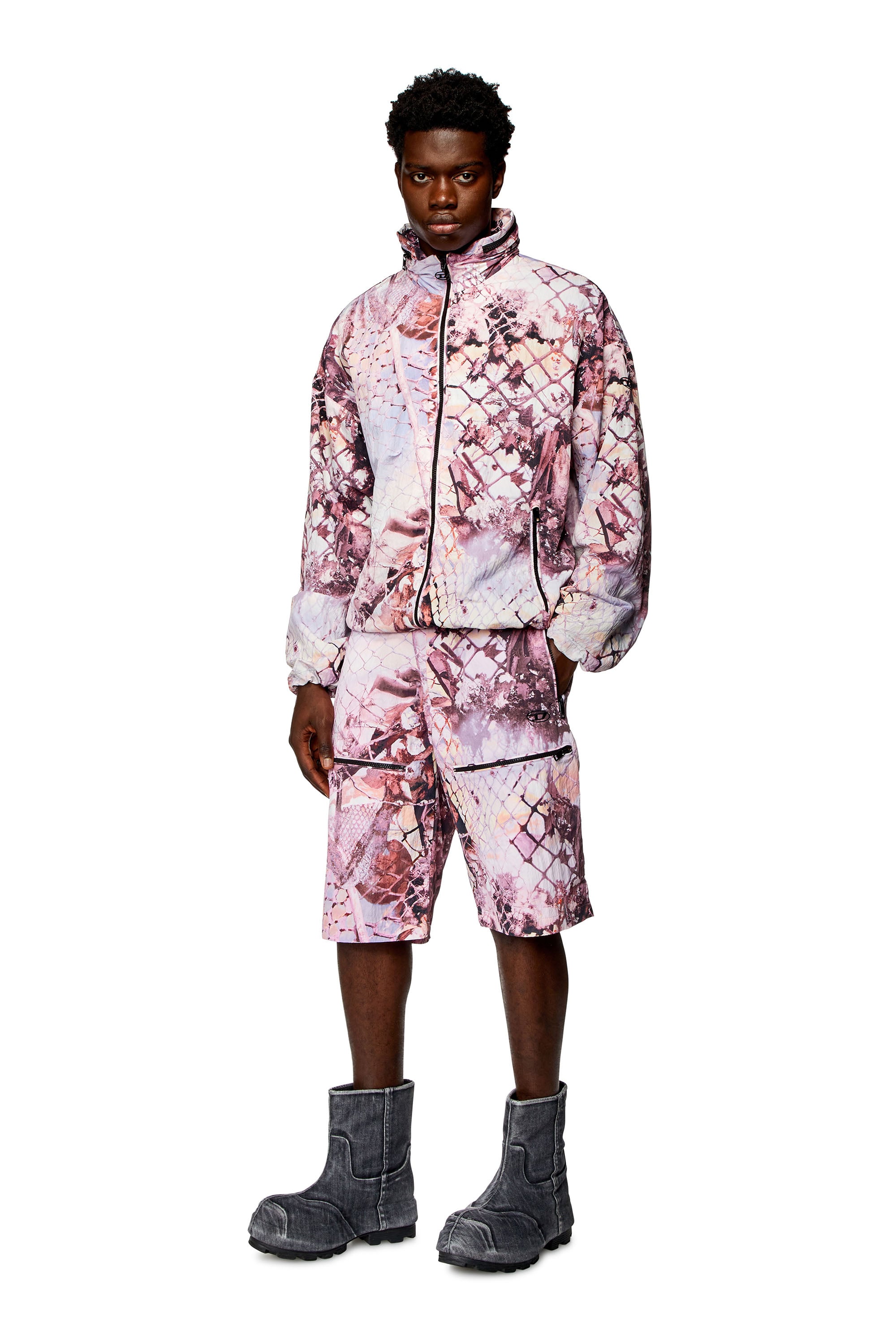 Diesel - P-MCKELL-SHORT-A, Pantalones cortos cargo de nailon con estampado abstracto Hombre in Rosa - 1