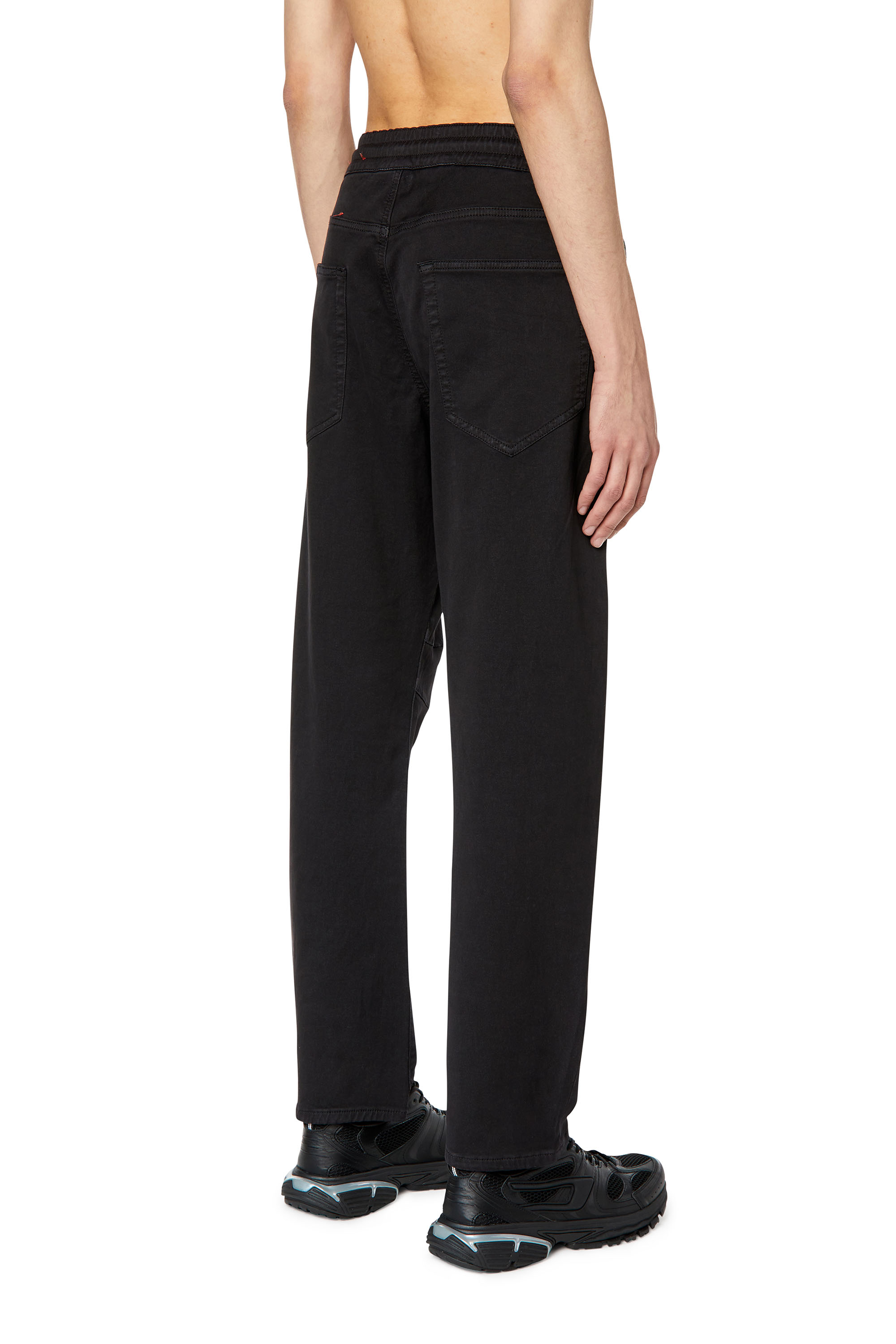 Diesel - Tapered 2040 D-Amage Joggjeans&reg; 068DY, Tapered 2040 D-Amage Joggjeans&reg; Hombre in Negro - 4
