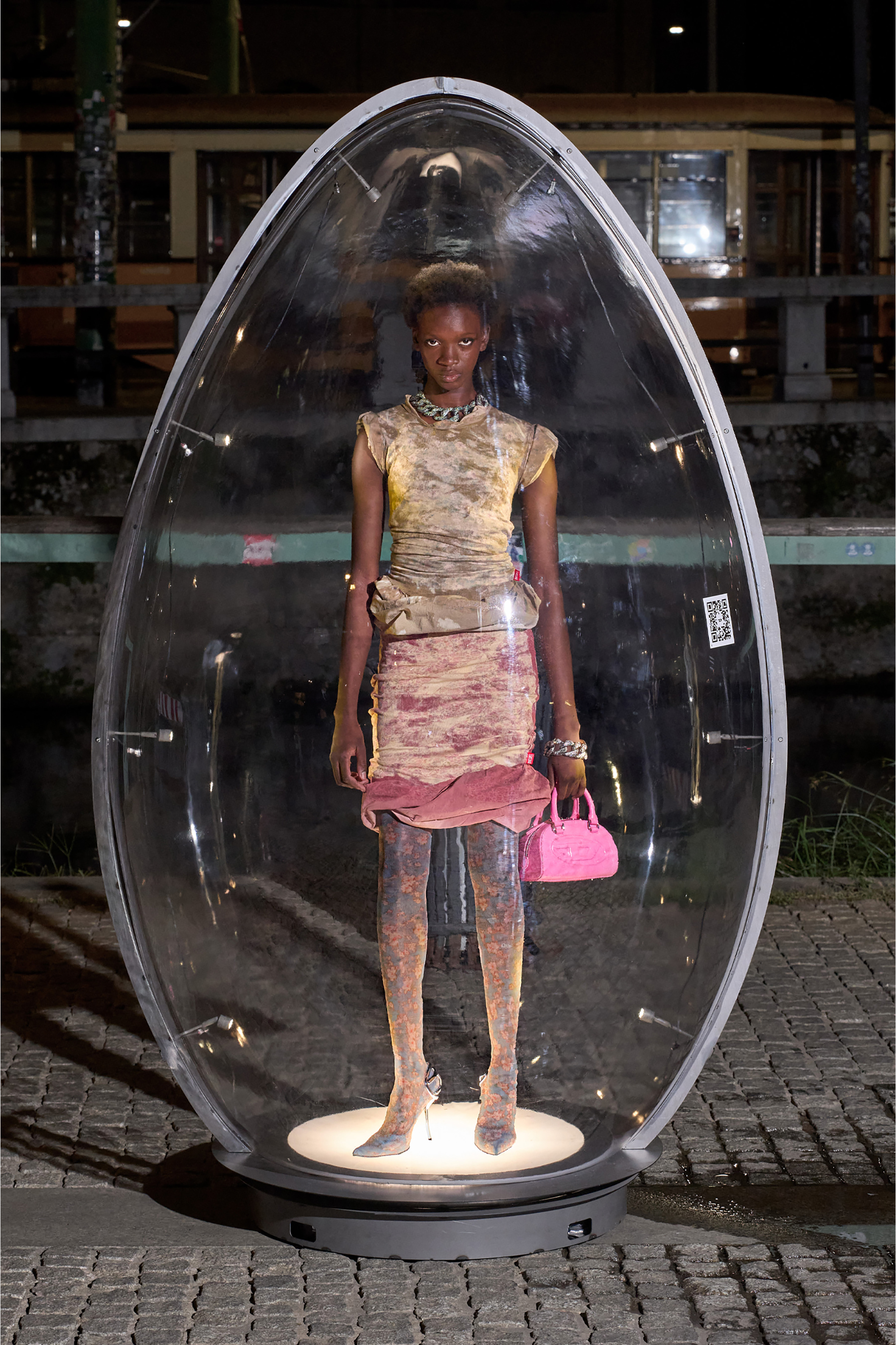 Diesel - 1DR DOME CROSSBODY, Female's 1DR Dome-Mini bowling bag in croc-effect leather in Pink - 2