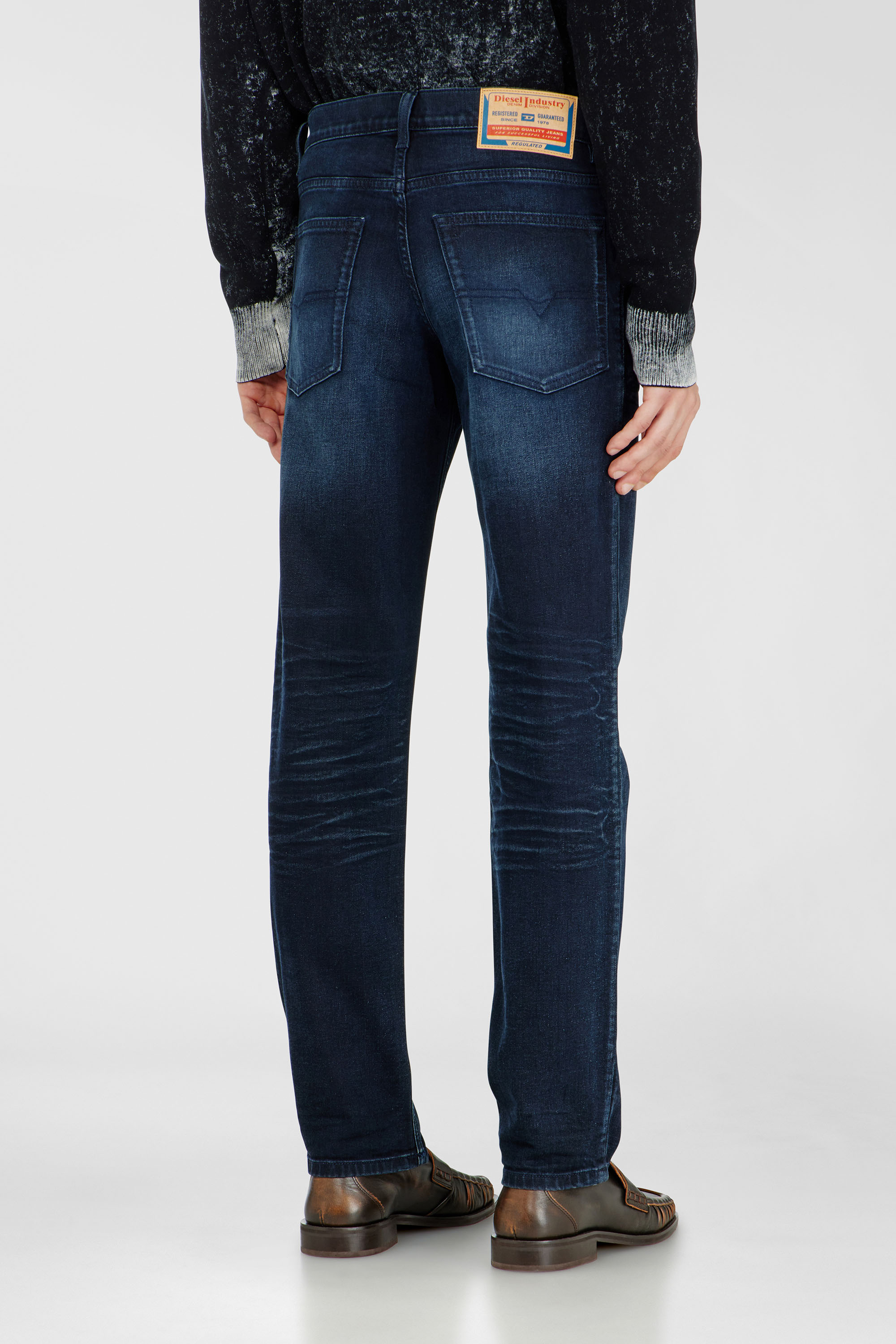 Diesel - Regular Jeans 2023 D-Finitive 0BMBX Hombre, Azul Oscuro - 5