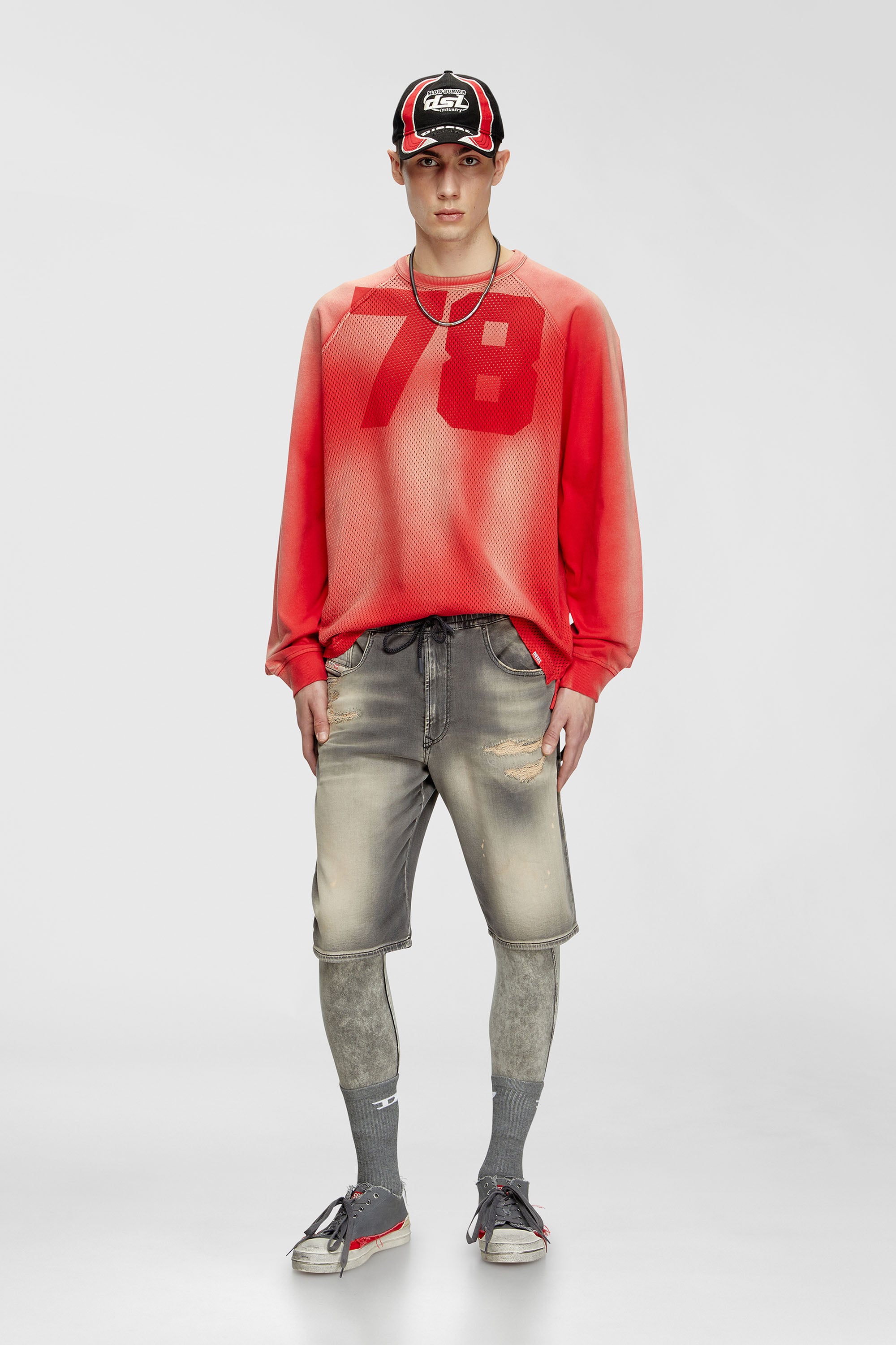Diesel - 2033 D-KROOLEY-SHORT JOGG, Pantalones cortos chinos en JoggJeans Hombre in Gris - 1