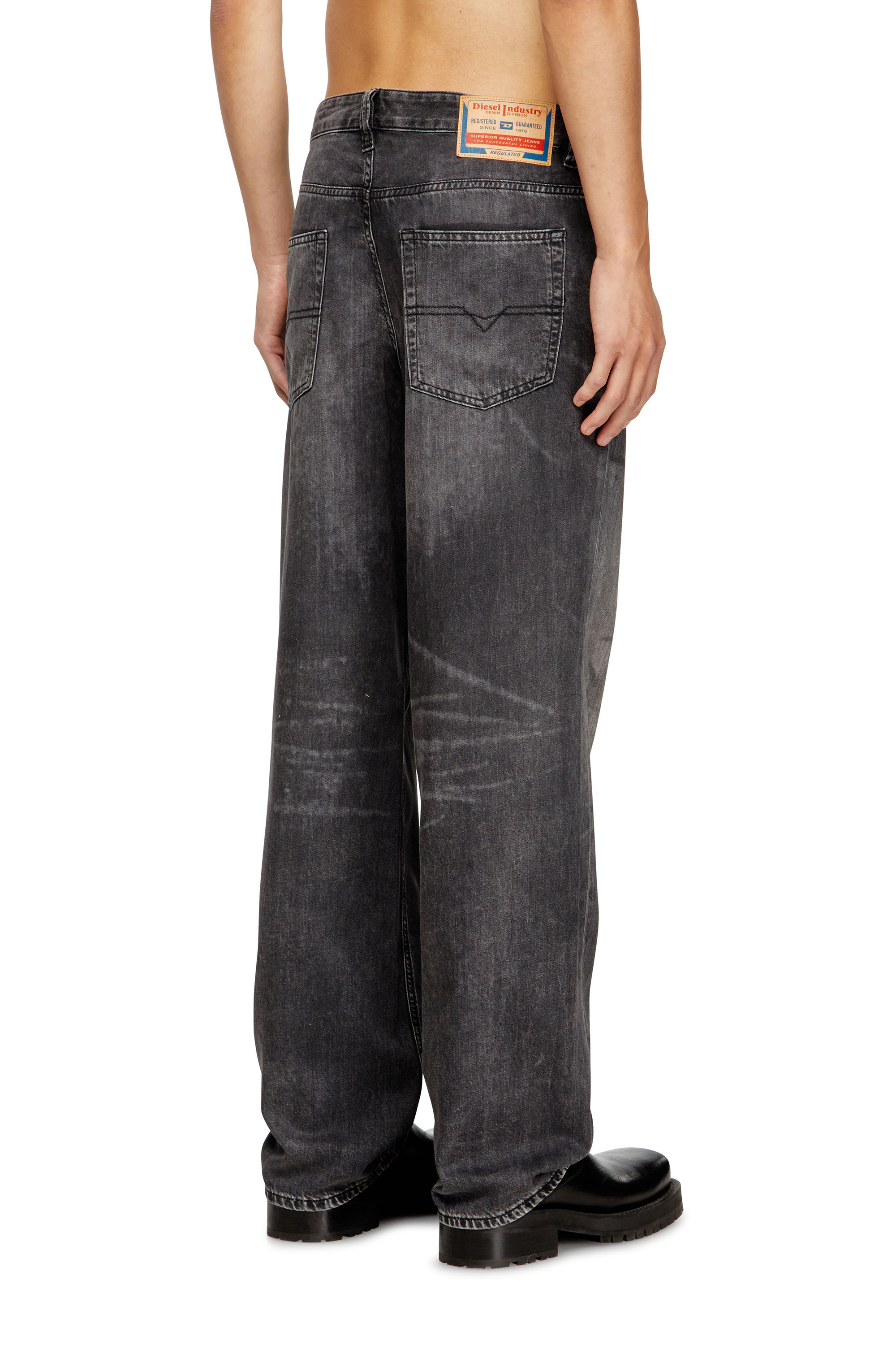 Diesel - Relaxed Jeans 2001 D-Macro 0CEBC Homme, Noir/Gris foncé - Image 4