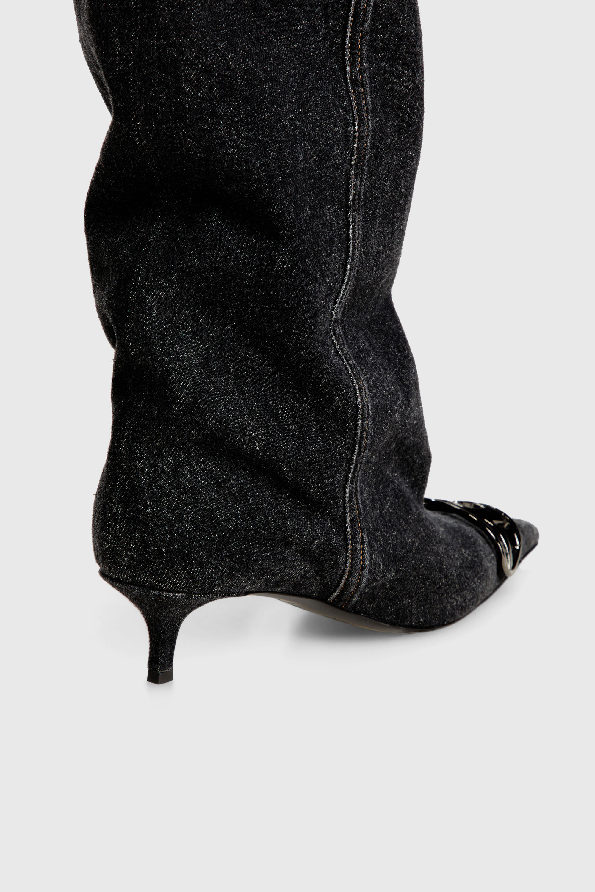 Diesel - D-VENUS KB SLOUCHY, D-Venus-Bota slouchy hasta la rodilla en denim Mujer in Negro - 5