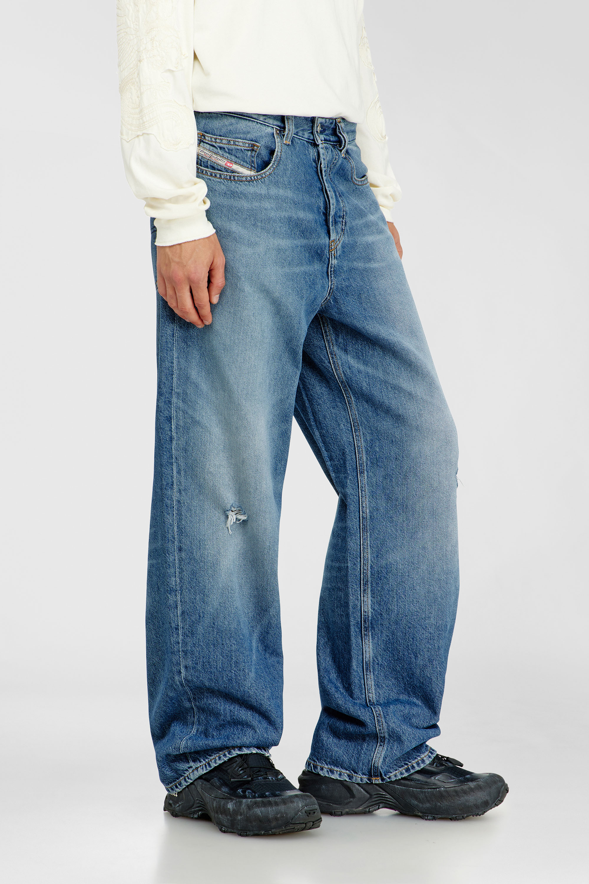 Men's Relaxed Jeans | Low Waist 2001 D-MacroMedium blue | Diesel US
