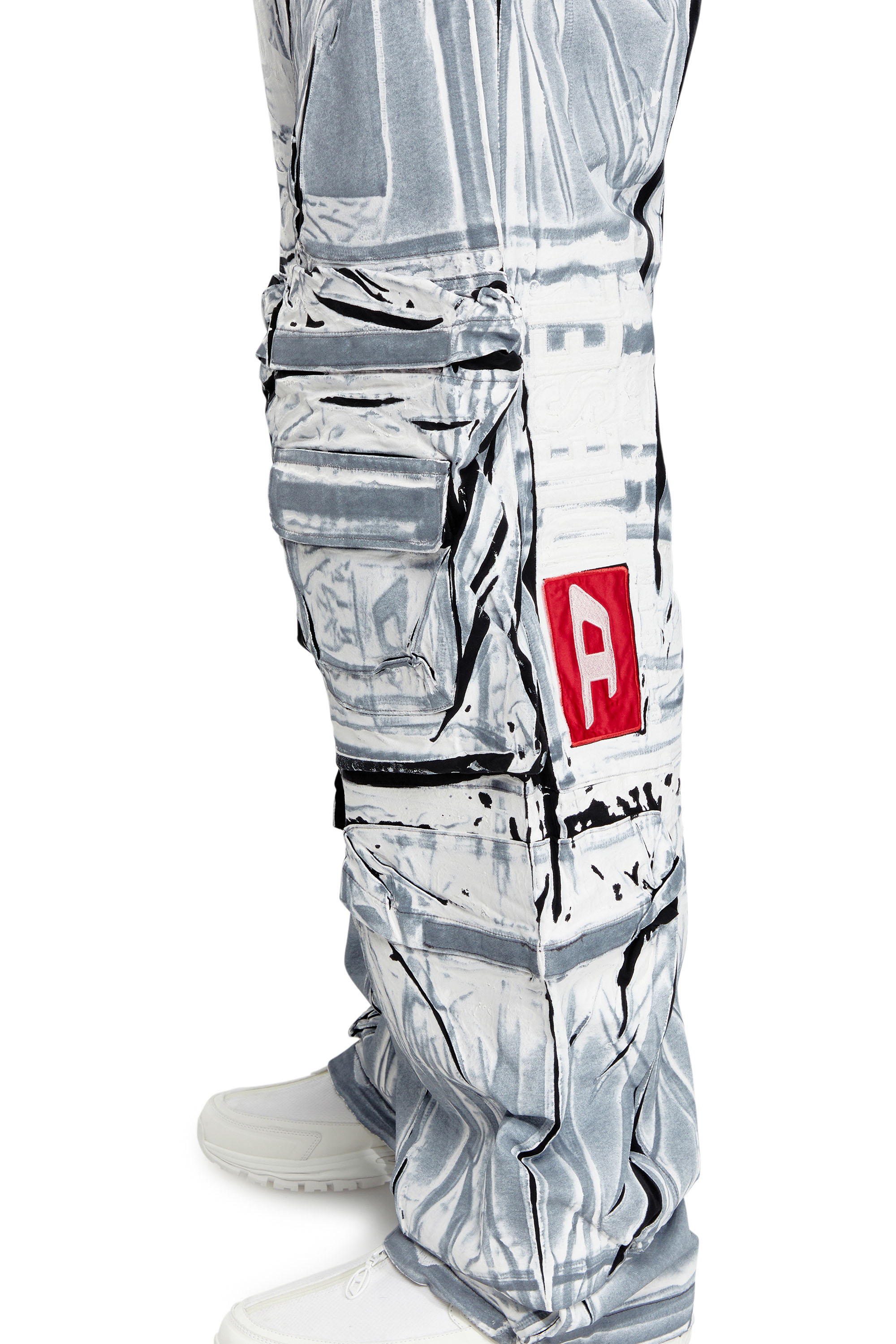 Diesel - P-GARCIA, Man's Chalky cargo pants with logo patches in Blue/White - 4