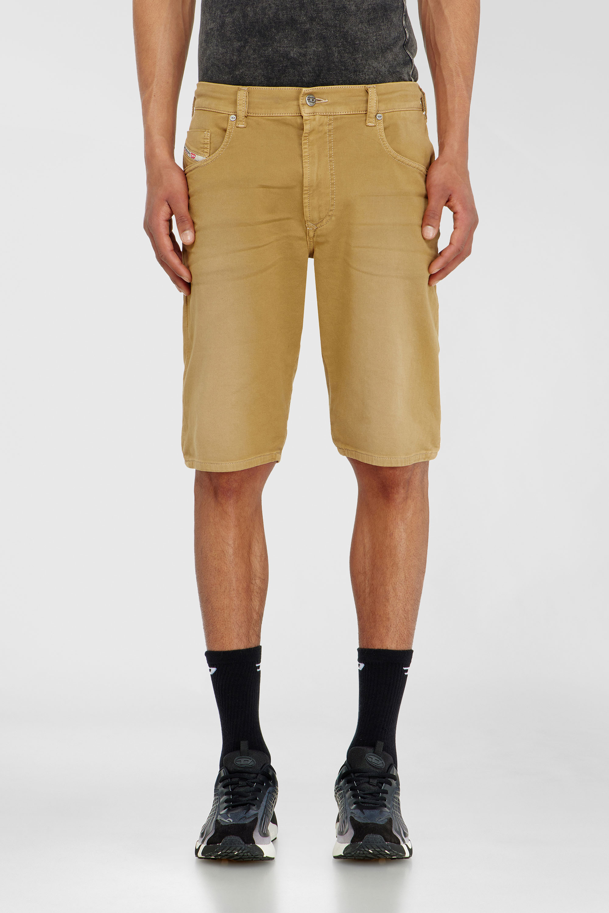 Diesel - 2033 D-KROOLEY-SHORT-BW JOGG, Short slim en denim color&eacute; Homme in Beige - 3