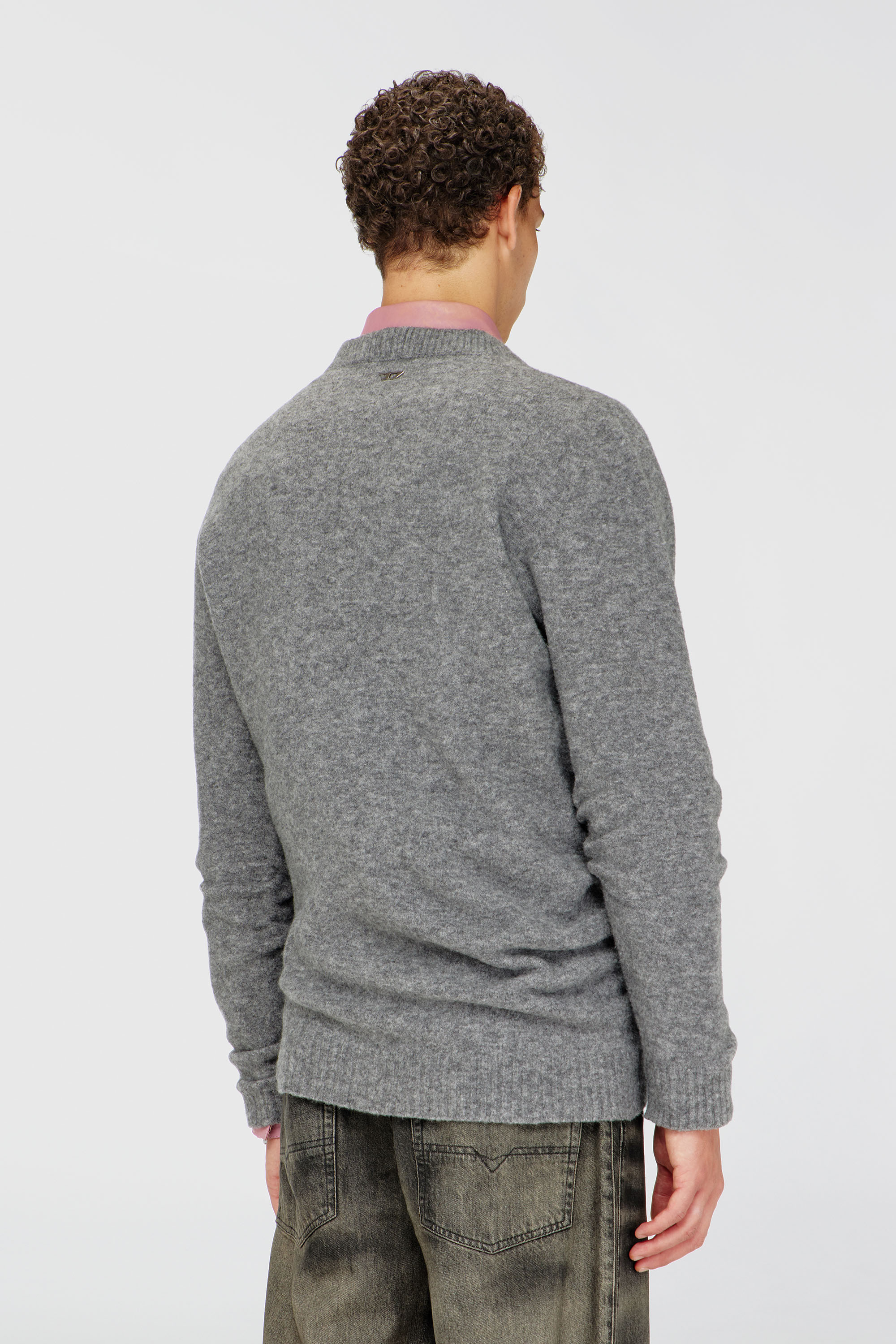 Diesel - K-ANDIE, Man's V-neck jumper in wrinkled boiled knit in Grey - 4