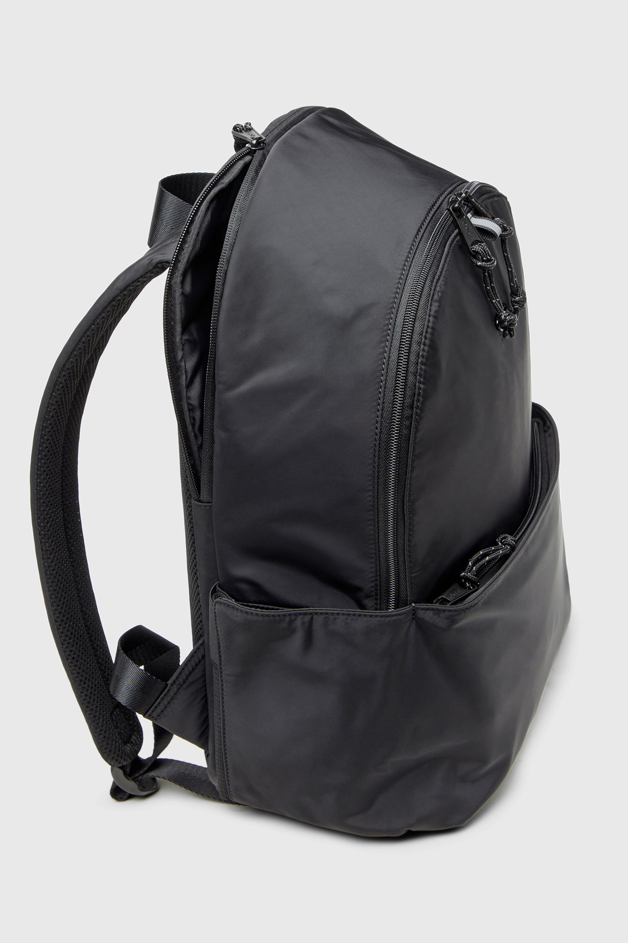 Men's D-Pack-Backpack in satin-touch fabric | Black | Diesel US