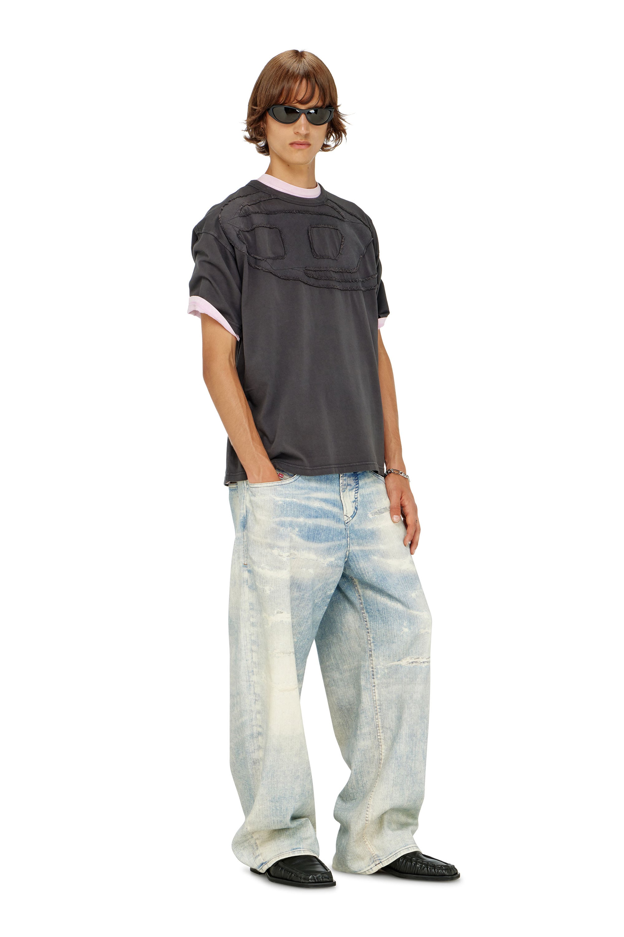 Diesel - T-BOXT-DEN, Camiseta de algod&oacute;n relajada con aplique Oval D Hombre in Gris - 2