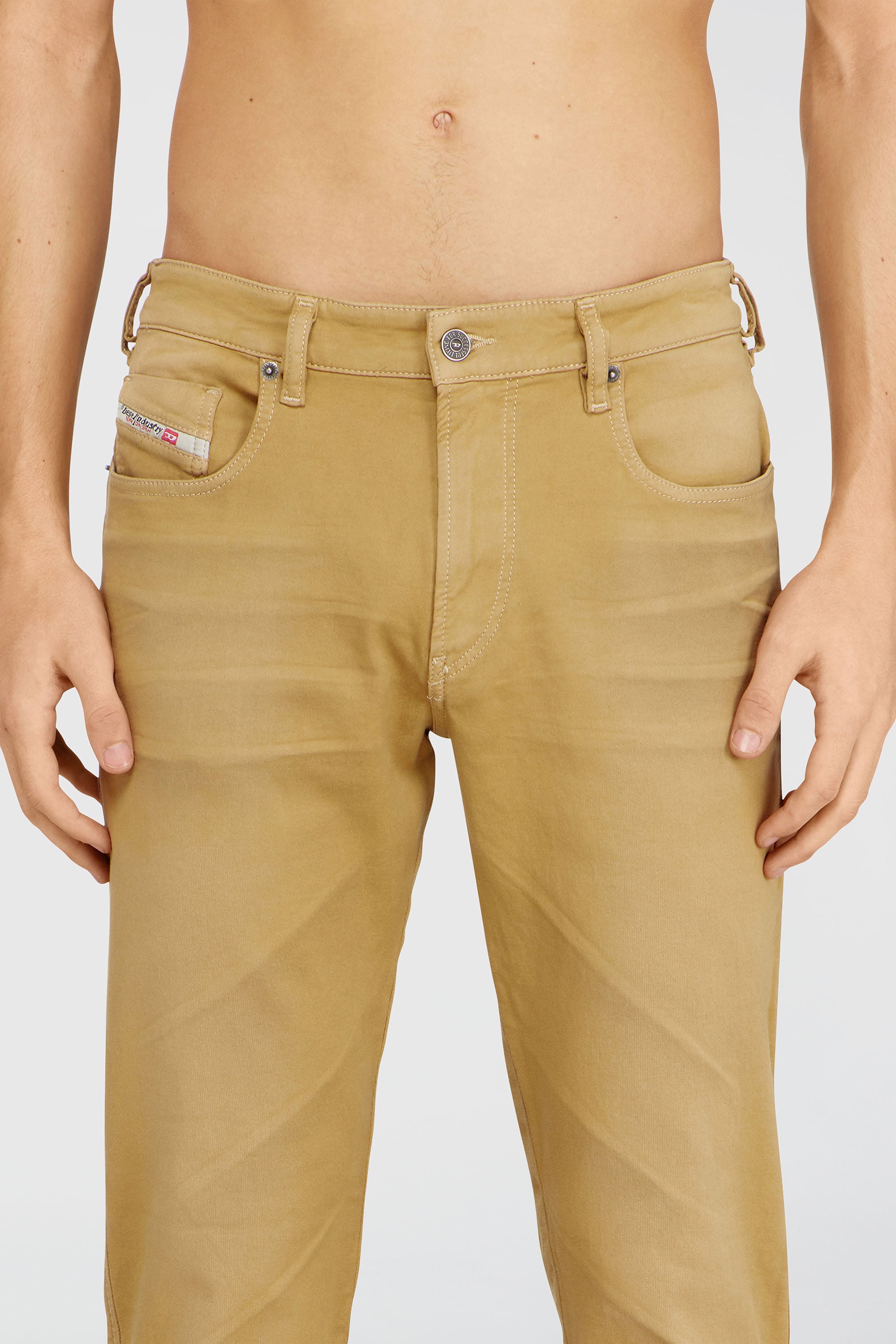 Diesel - Male's Slim 2062 D-Strukt Joggjeans&reg; 0670M, Beige - 5