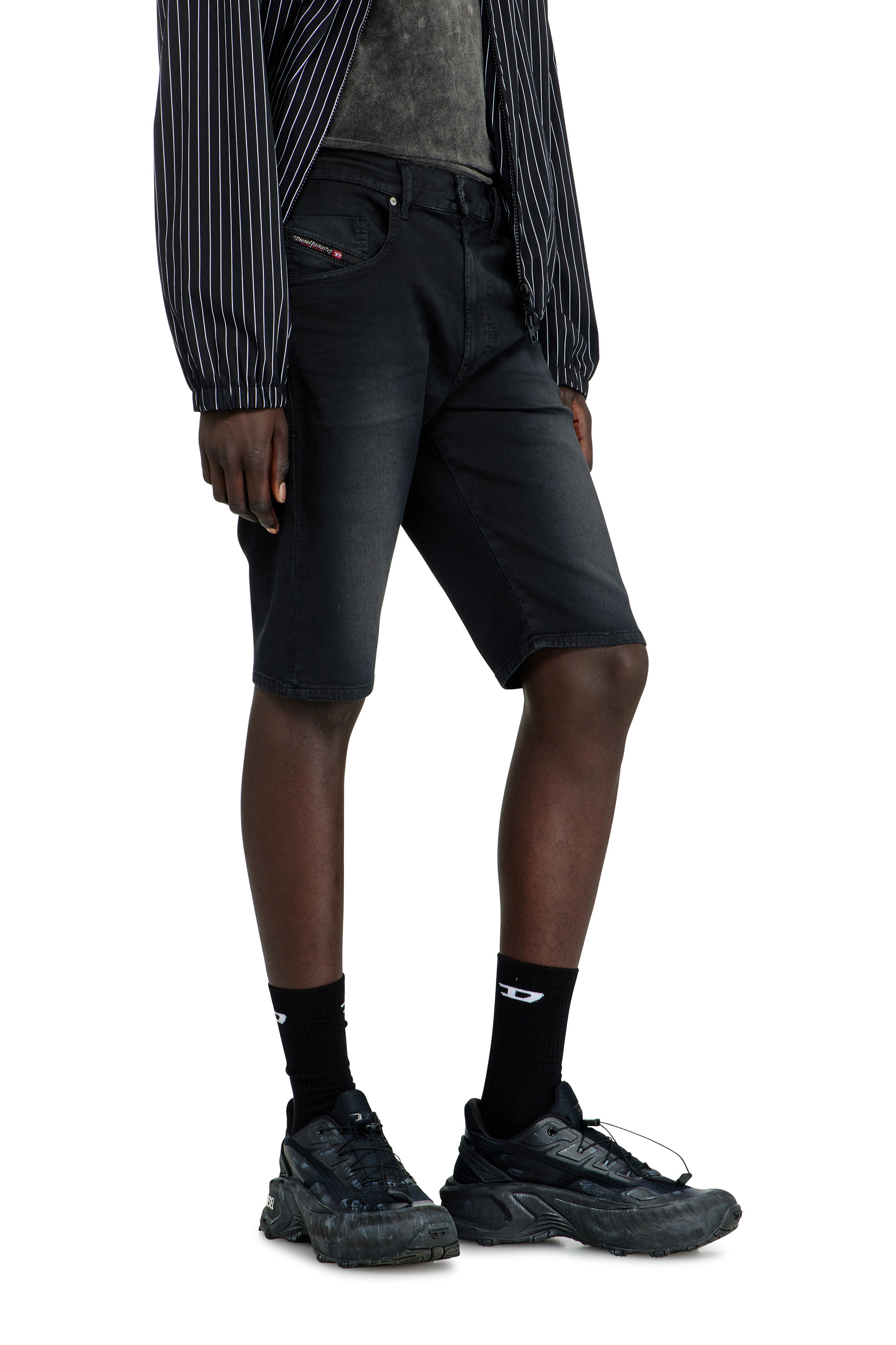 Diesel - 2033 D-KROOLEY-SHORT-BW JOGG, Short slim en denim color&eacute; Homme in Noir - 4