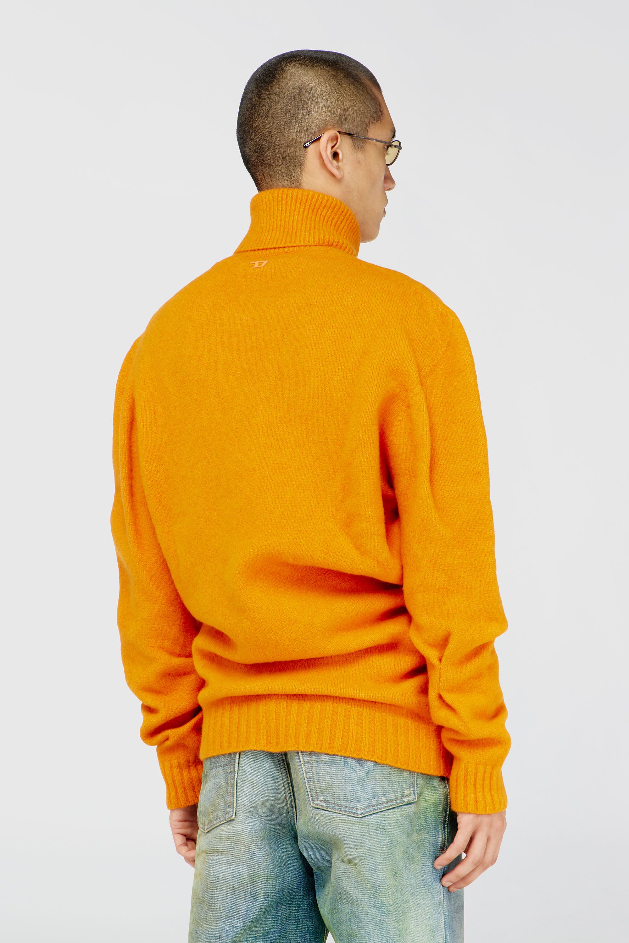 Diesel - K-ANDREW, Pull &agrave; col boutonn&eacute; en maille foul&eacute;e &agrave; texture froiss&eacute;e Homme in Orange - 4