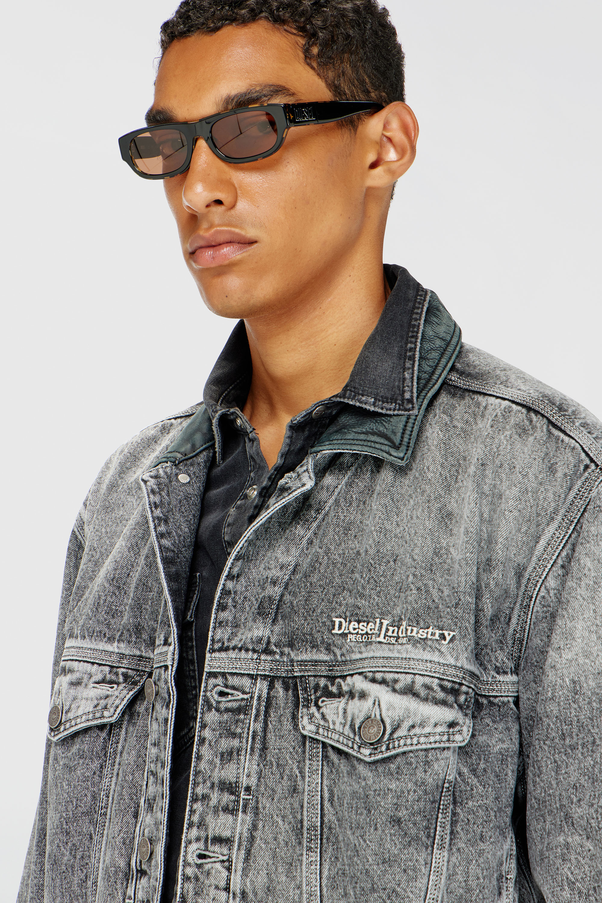 Diesel - D-DENVER-S, Unisex's Denim trucker jacket with tonal leather trims in Grey - 5