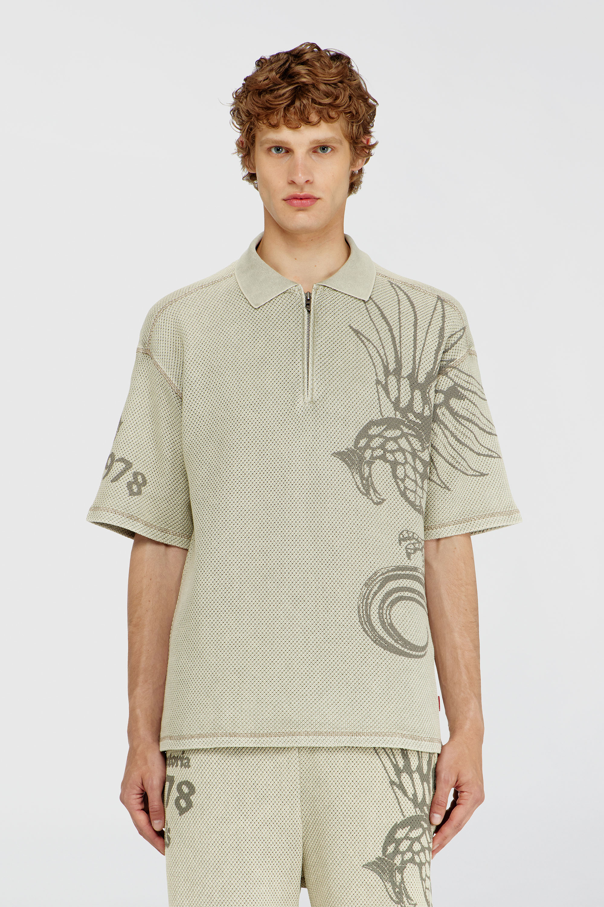 Diesel - T-ERRY-ZIP, Polo en mesh jacquard avec imprim&eacute; Phoenix Homme in Beige - 3