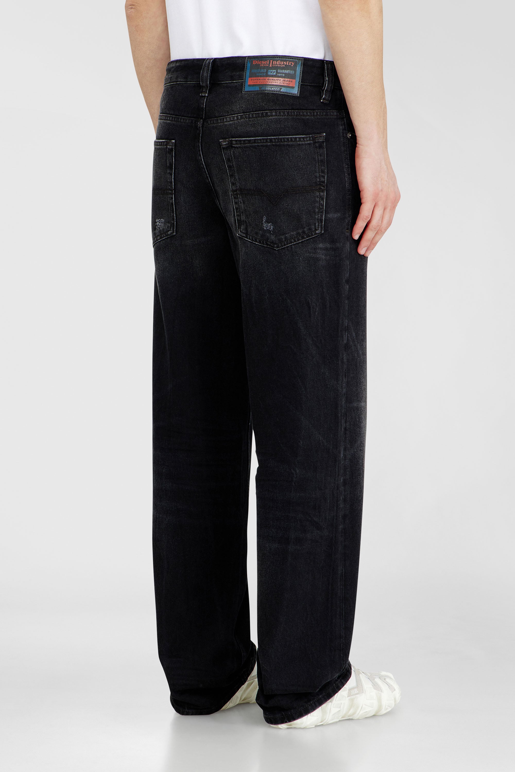 Diesel - Relaxed Jeans 2001 D-Macro 0BEBB Homme, Noir - Image 5