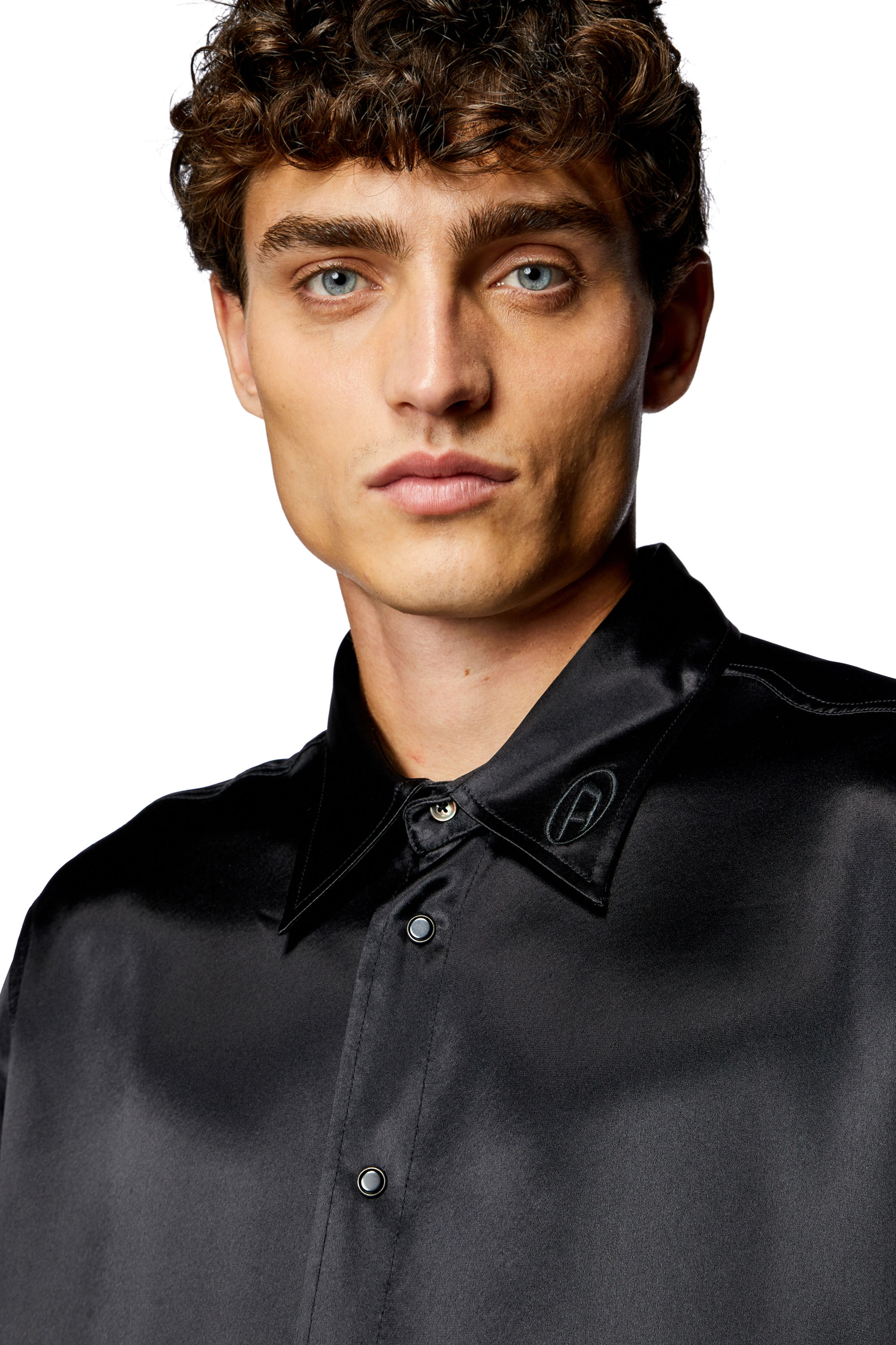 Diesel - S-RICCO, Chemise en satin avec col à logo brodé Homme in Noir - 4