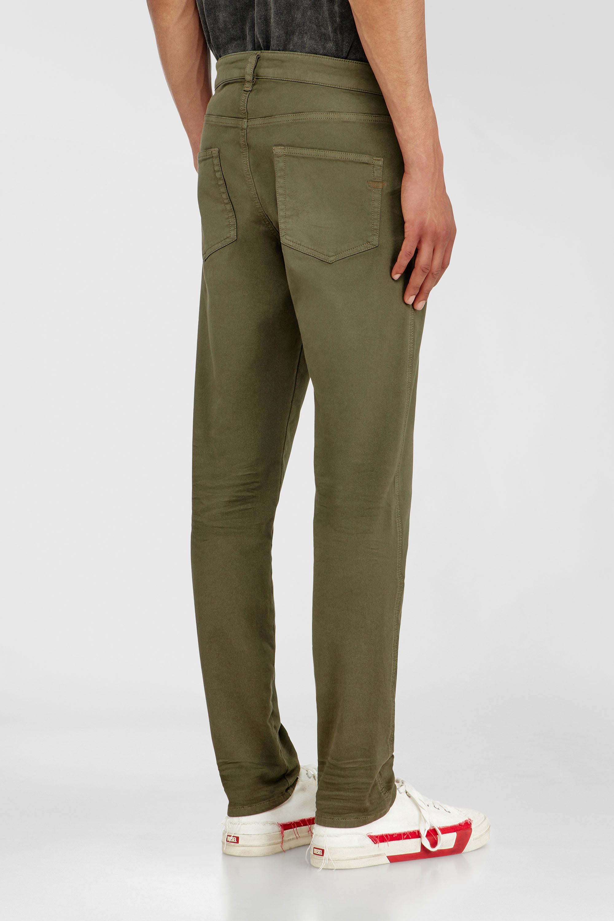 Diesel - Slim 2062 D-Strukt Joggjeans&reg; 0670M Homme, Vert Militaire - Image 3