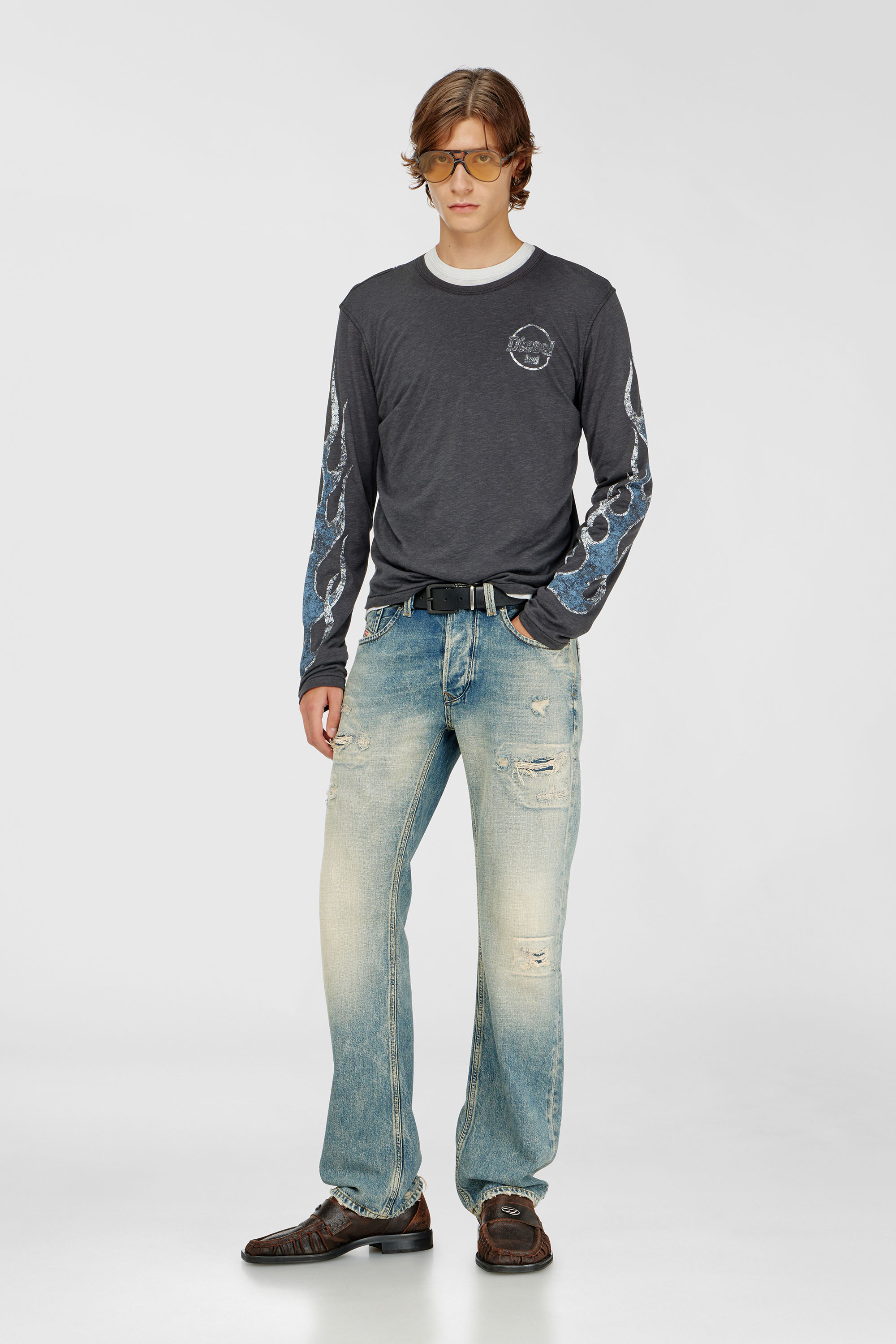 Diesel - T-NOTS-LS, Camiseta de manga larga de jersey flameado con estampado craquelado Hombre in Gris - 2