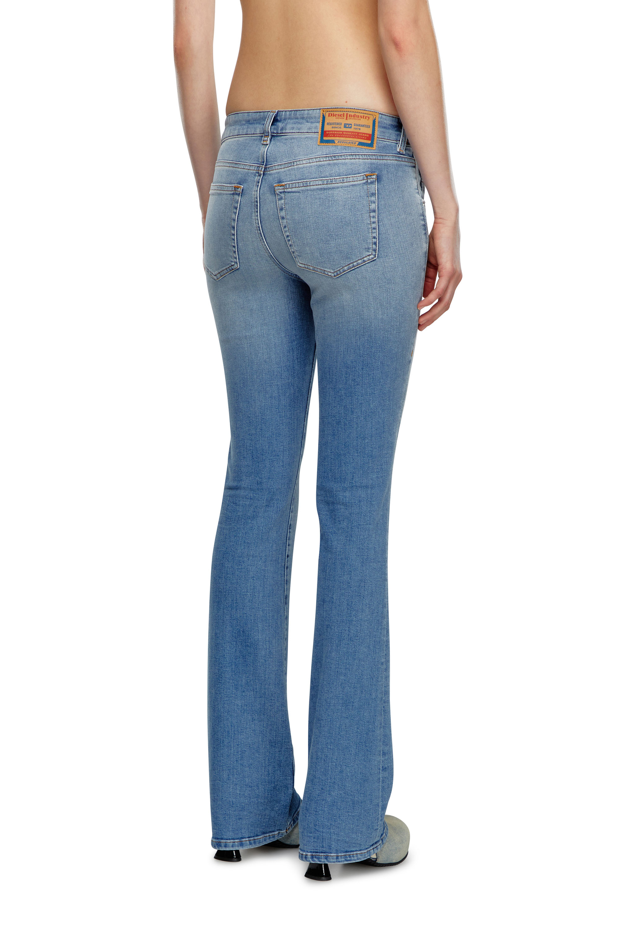Diesel - Bootcut Jeans 1969 D-Ebbey 09K06 Femme, Bleu Clair - Image 5