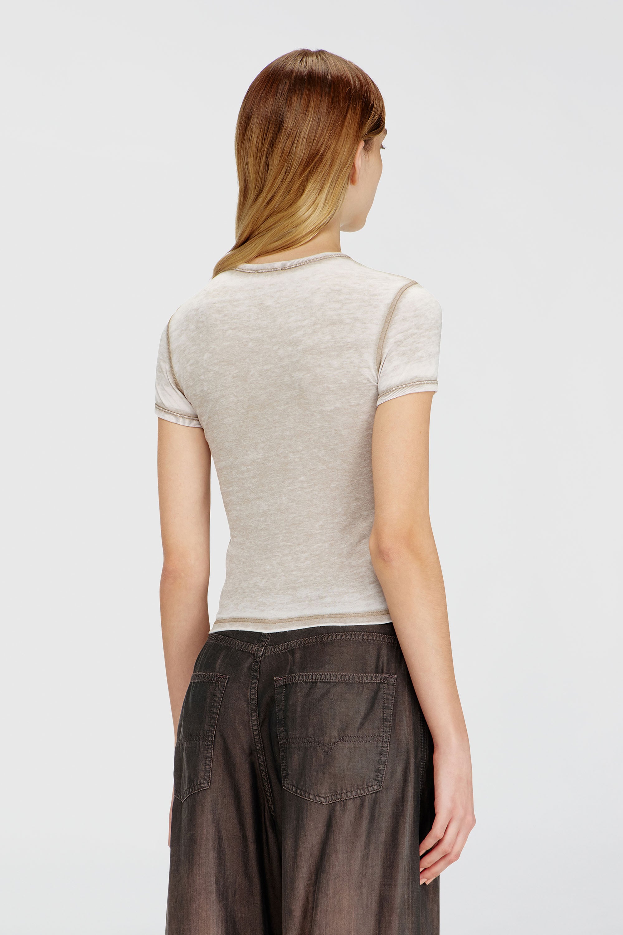 Diesel - T-UNCUTIES-LONG-AA3, Woman's Slim jersey T-shirt with print and studs in Oro/Grey - 4