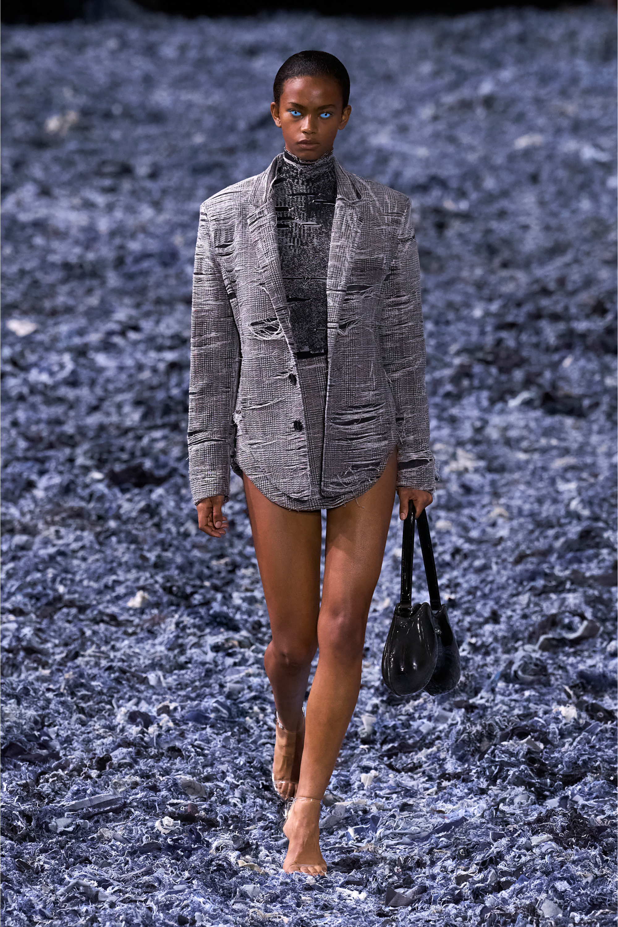 Diesel - DOUBLE-D SHOULDER, Female's Double-D-Rigid shoulder bag in dégradé glossy PU in Black/Bronze - 6