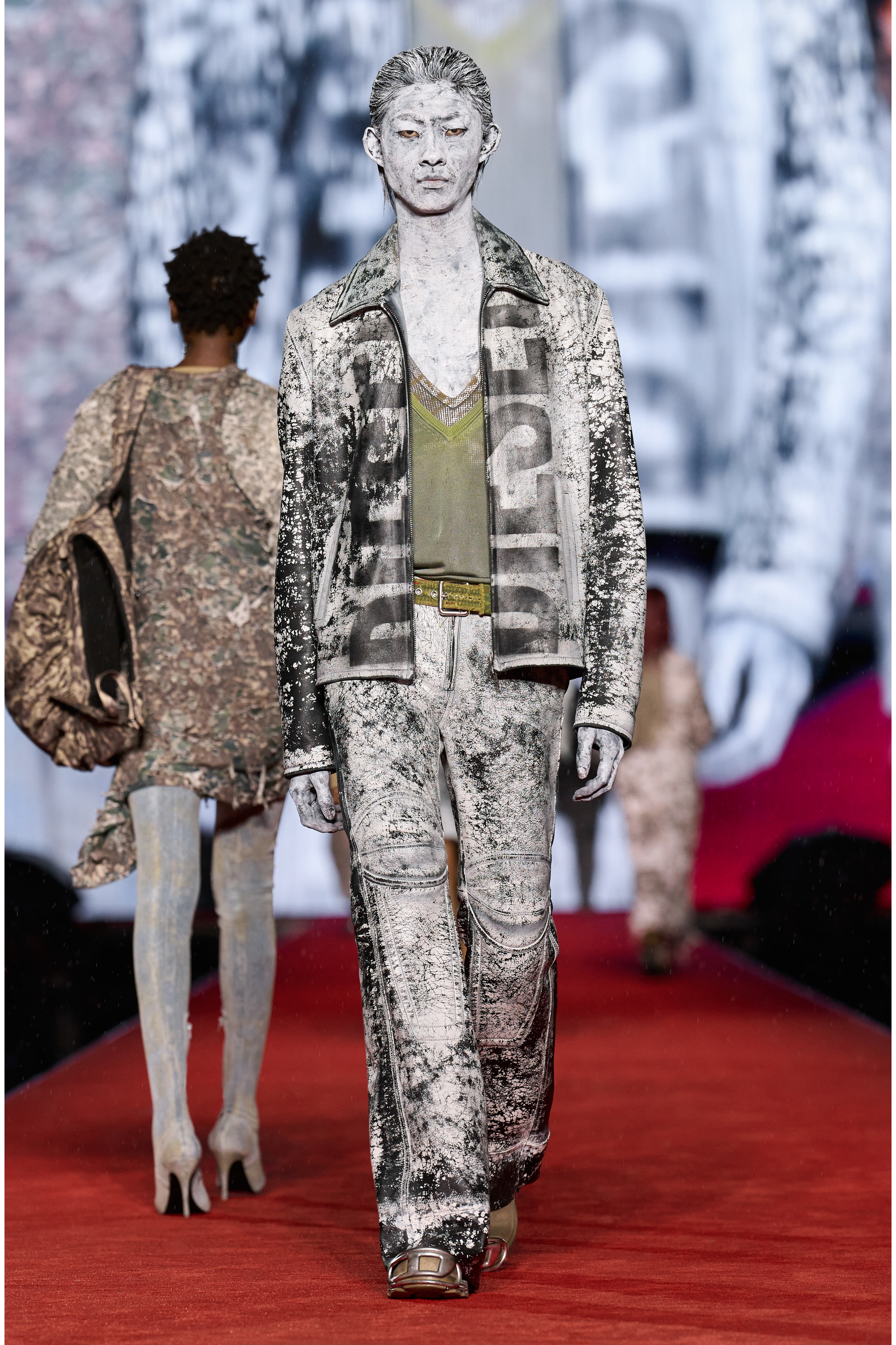 Diesel - K-MIRTO, Pull d&eacute;grad&eacute; avec col en V Homme in Vert - 7