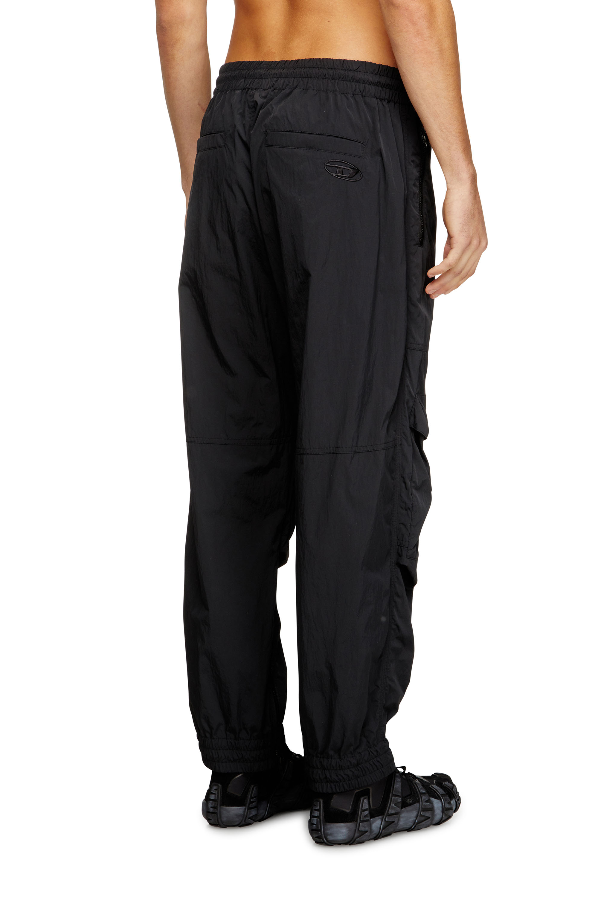 Diesel - P-BEECK-WRD-AKAD, Pantalon en nylon avec poches cargo Homme in Noir - 4