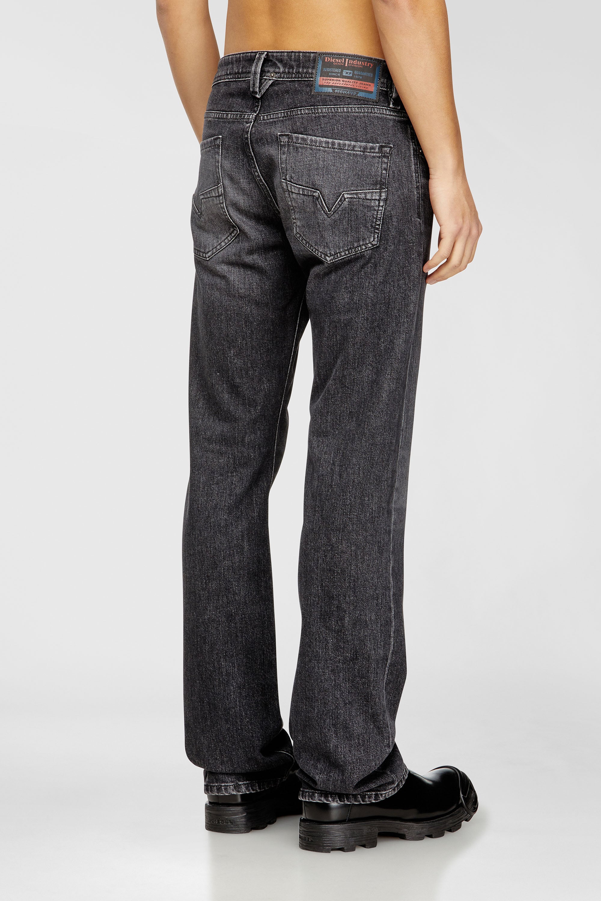 Diesel - Regular Jeans 1985 Larkee 09N49 Homme, Gris - Image 3