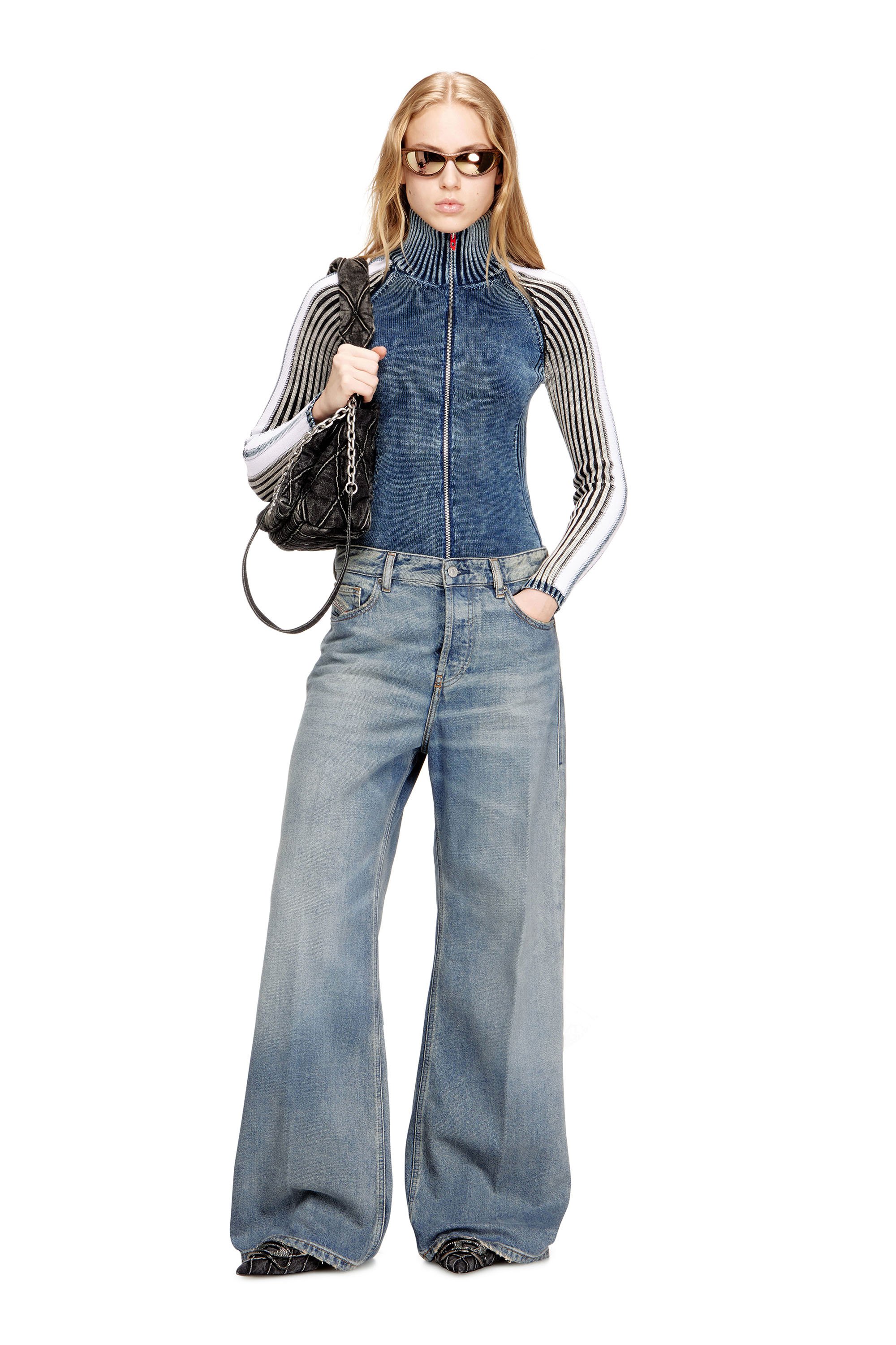 Diesel - CHARM-D SHOULDER M, Charm-D M-Bolso de hombro de denim acolchado Mujer in Negro - 2