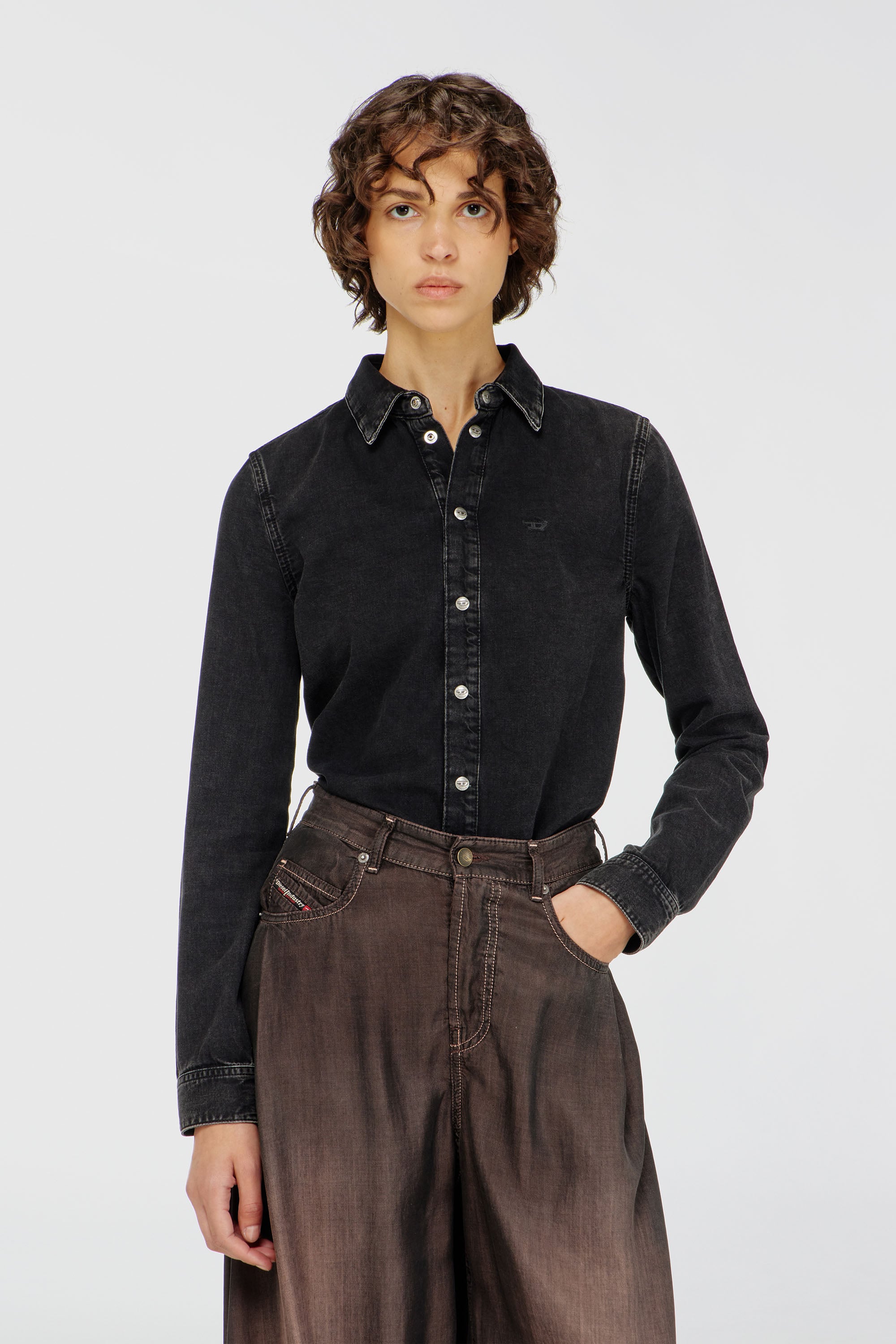 Diesel - DE-EAZY, Chemise en denim avec coutures contrast&eacute;es. Femme in Noir - 2