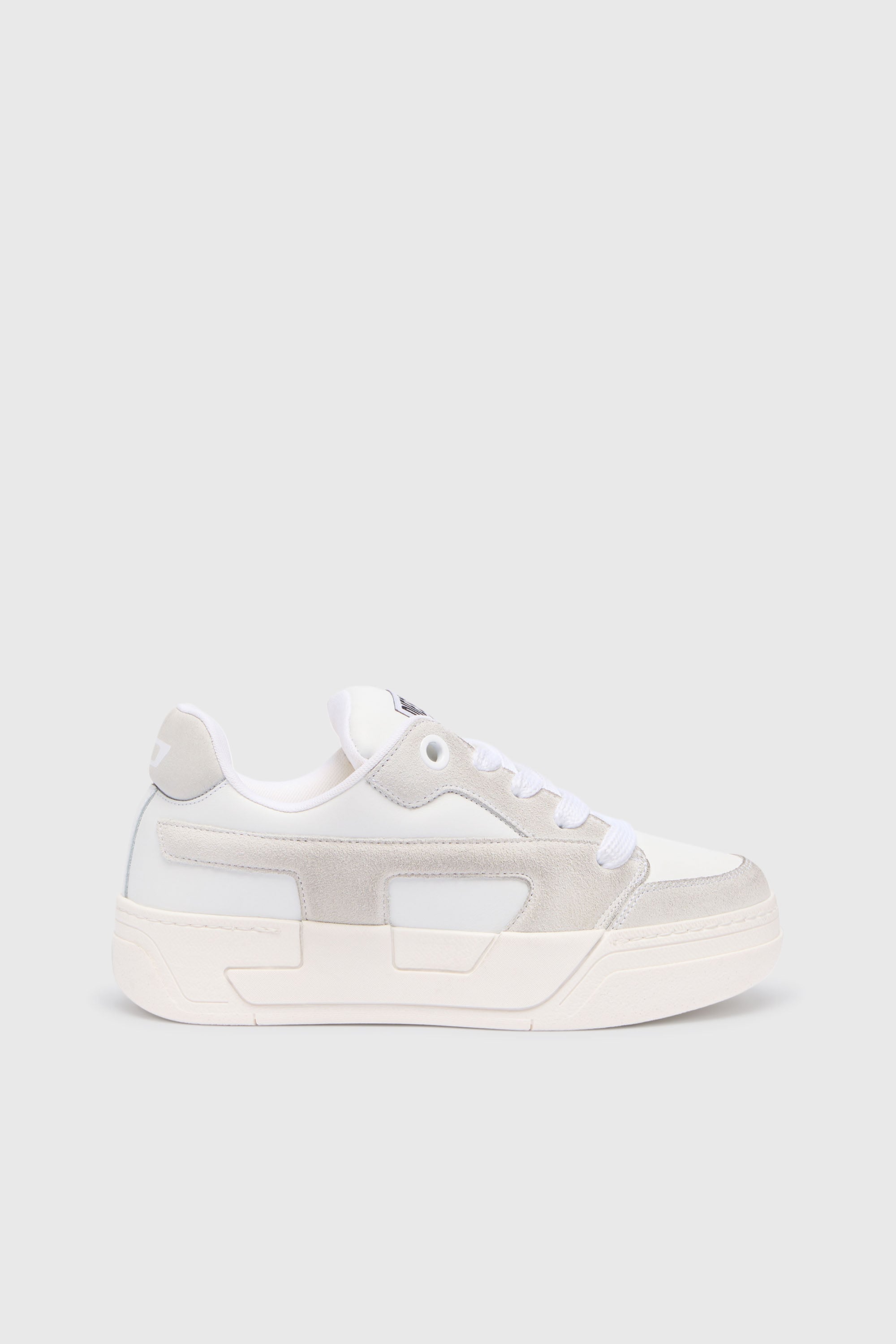 Diesel - S-D-OLLIE LOW W, D-Ollie-Zapatillas distressed en cuero y ante Mujer in Blanco - 1