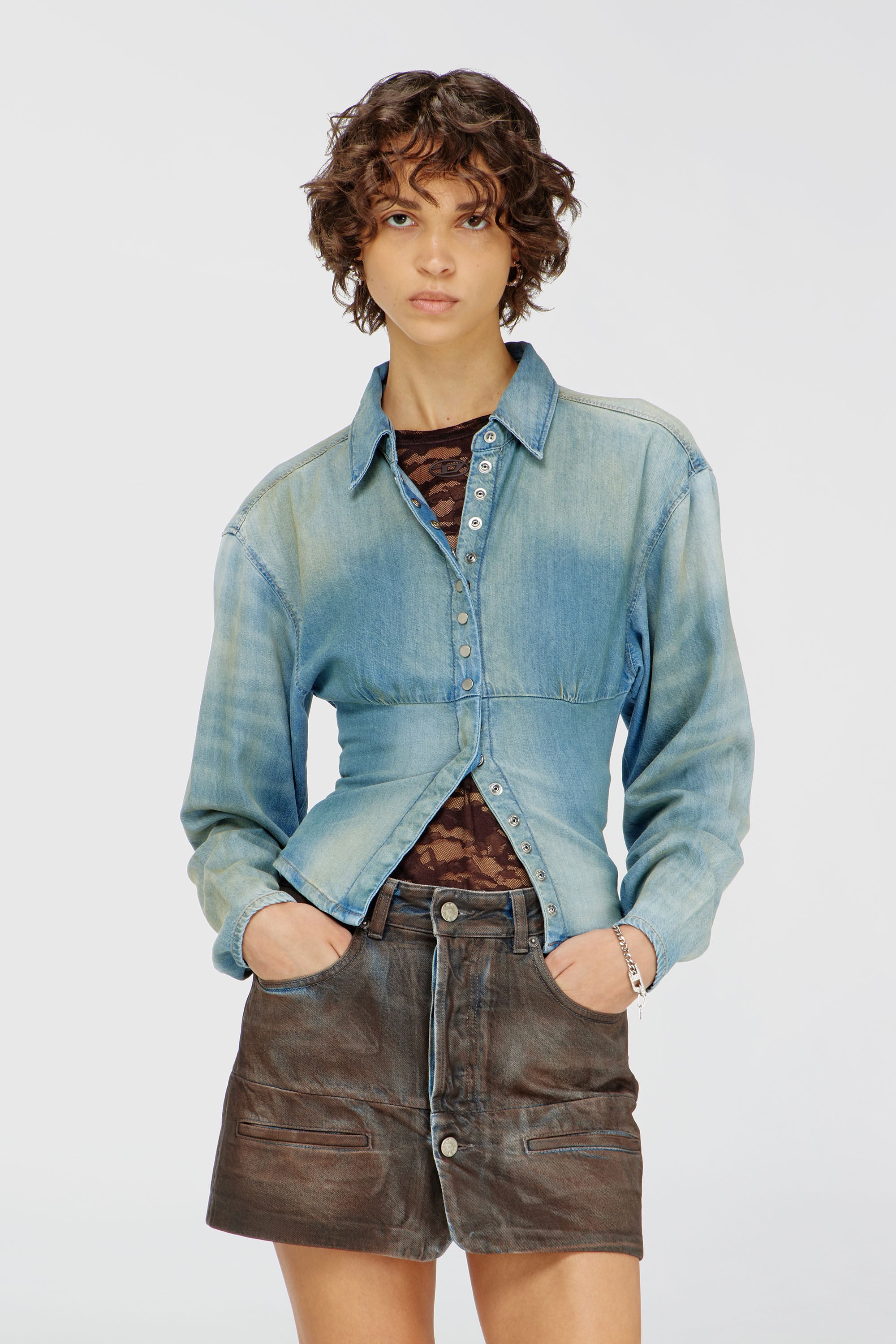 Diesel - DE-VIOLI-S1, Chemise en denim &agrave; design segment&eacute; Femme in Bleu - 1