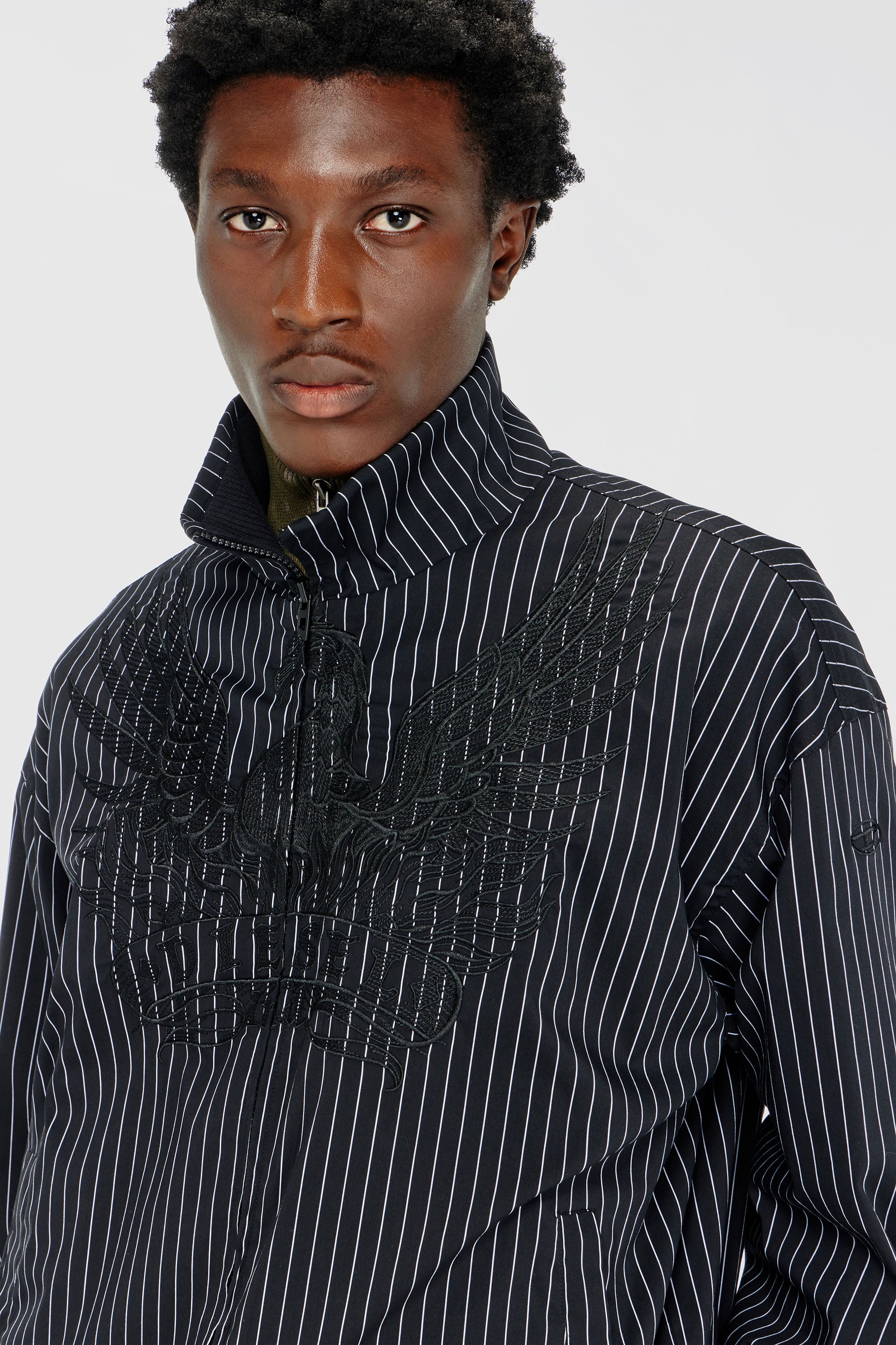 Diesel - J-CORSAR-NJCA, Nylon pinstripe Jacket con bordado de Phoenix Hombre in Negro - 4