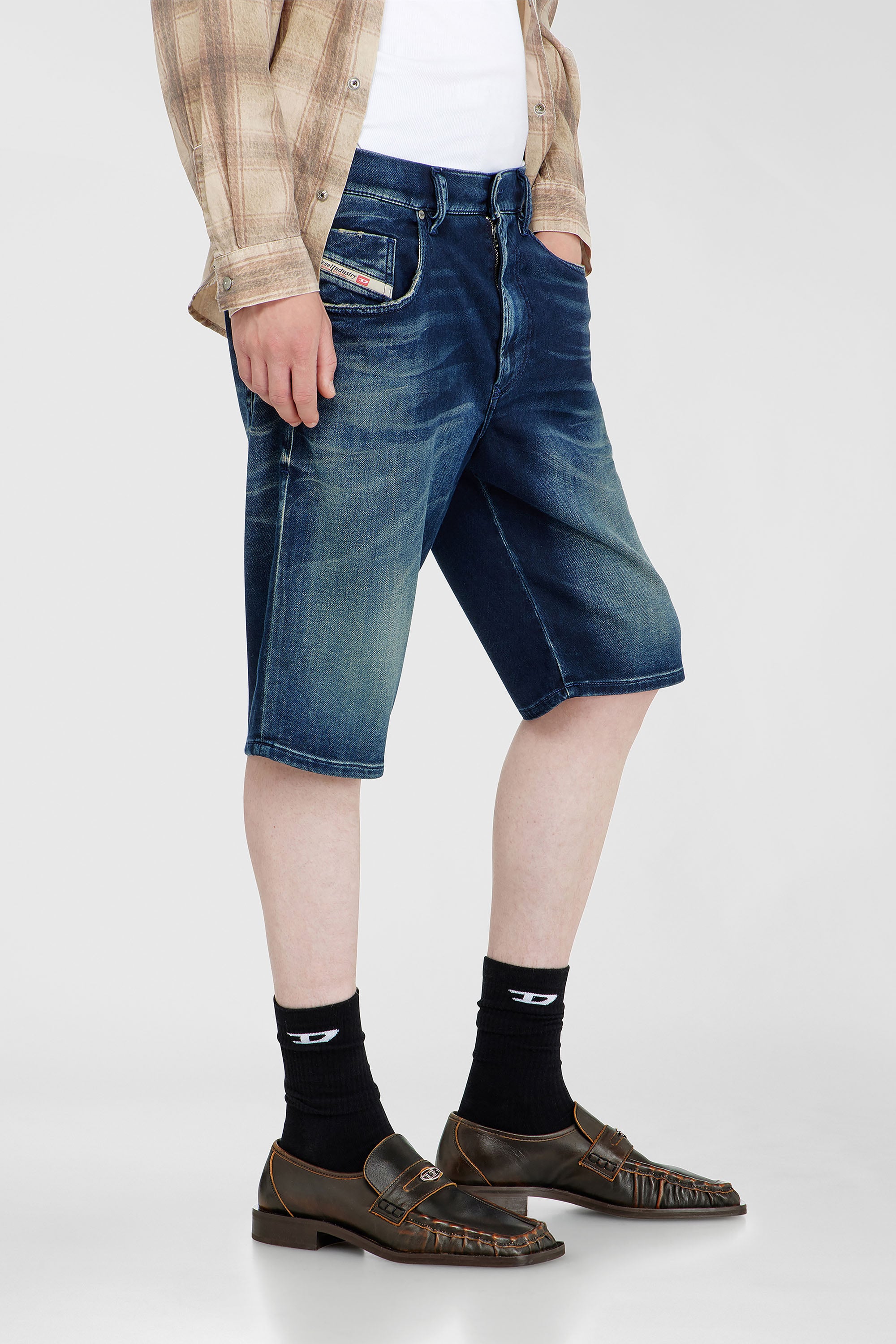 Diesel - 2033 D-KROOLEY-SHORT-BW JOGG, Chino shorts en JoggJeans d&eacute;lav&eacute; Homme in Bleu - 5