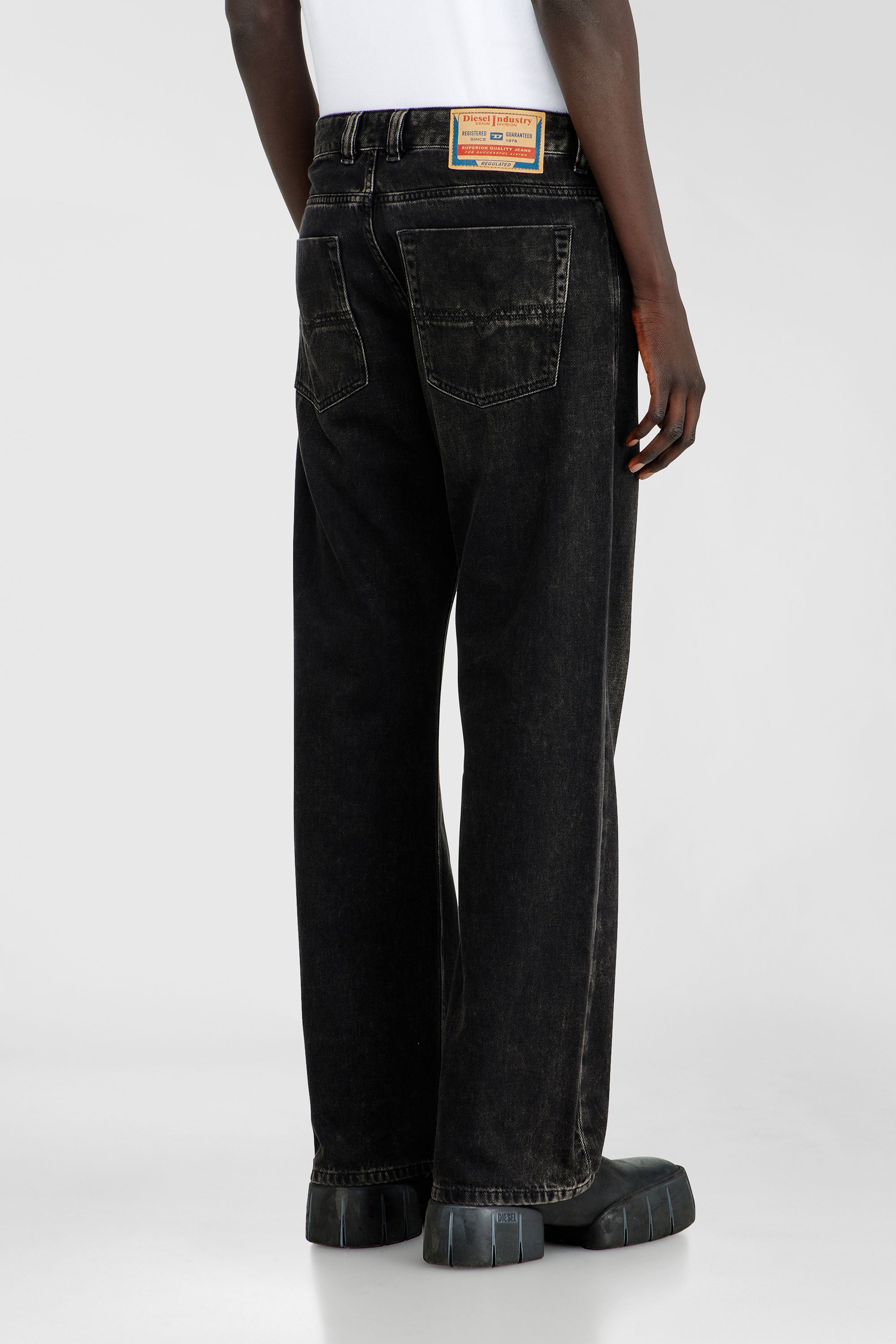 Diesel - Relaxed Jeans 1980 D-Eeper 09J96 Hombre, Negro/Gris oscuro - 5
