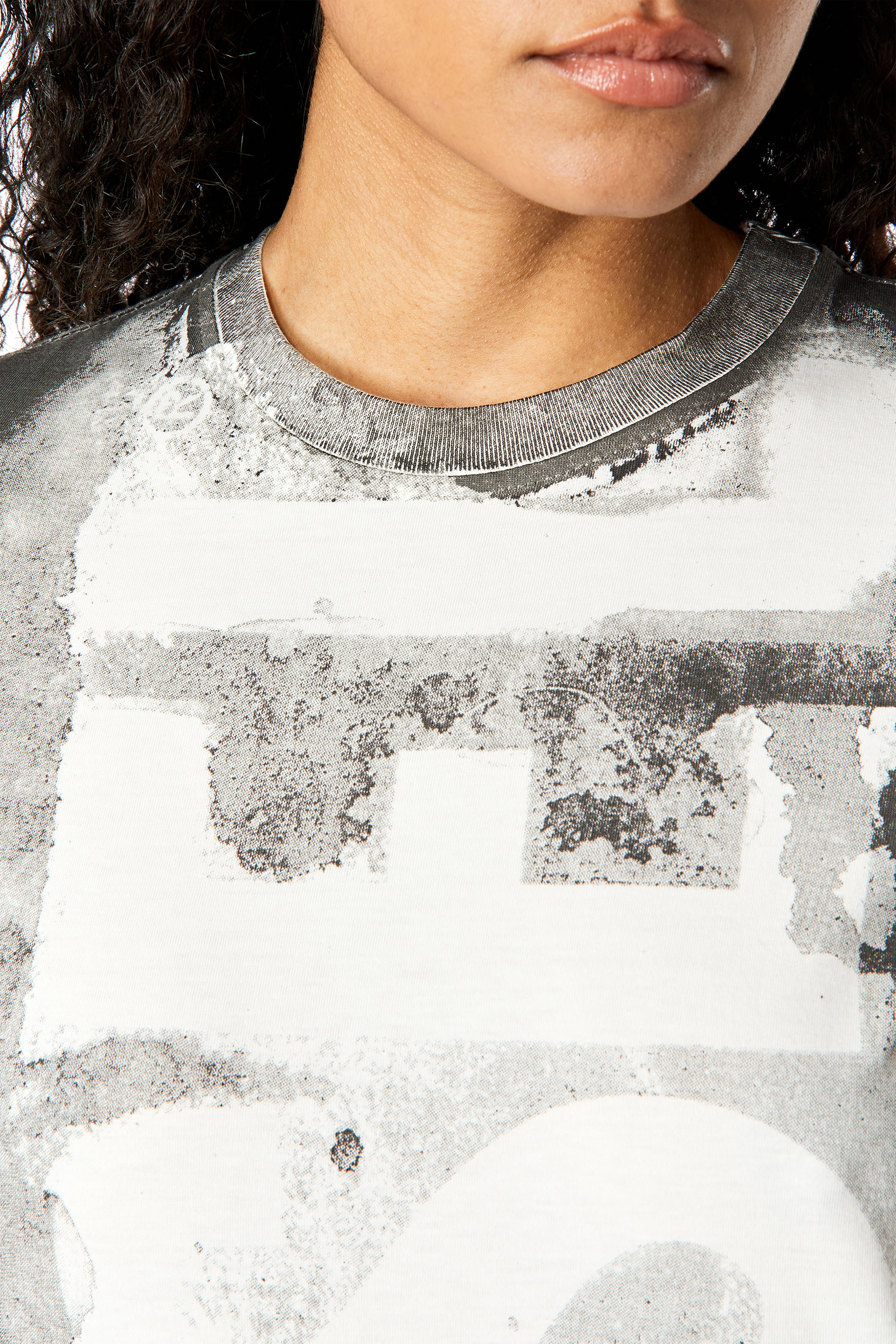 Diesel - T-REG-G1, Woman's T-shirt with bleeding-effect logo in Grey - 4