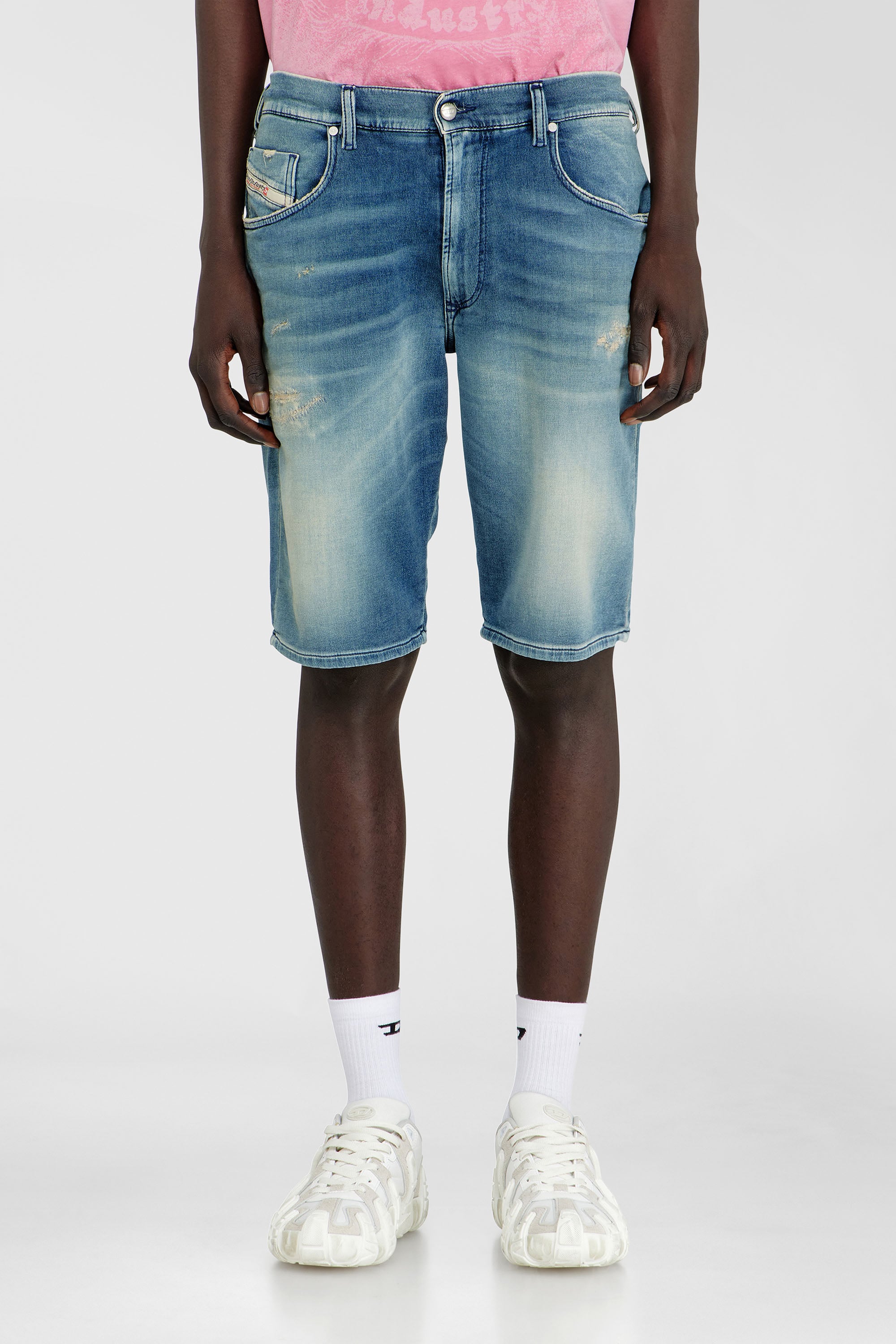 Diesel - 2033 D-KROOLEY-SHORT-BW JOGG, Chino shorts en JoggJeans con acabado desgastado Hombre in Azul marino - 1