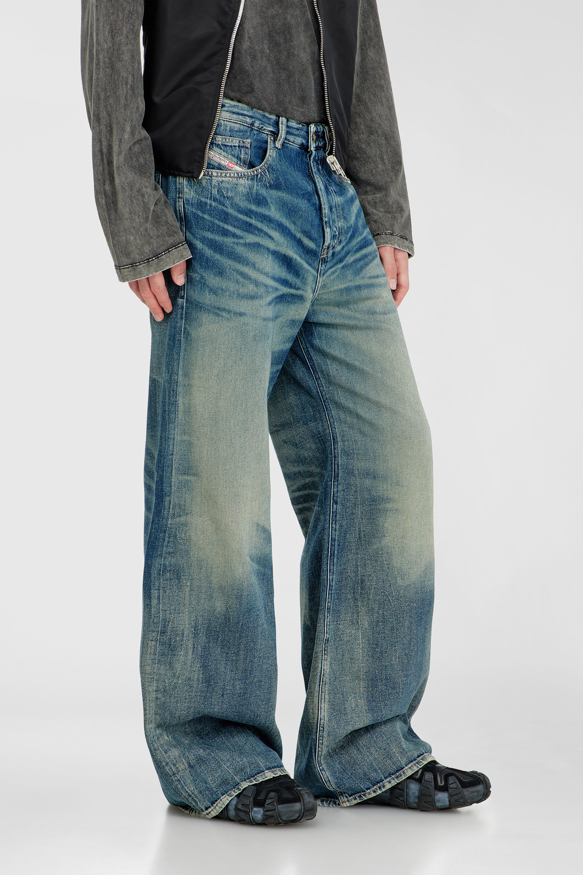 Men's Relaxed Jeans | Low Waist D-RiseDark Blue | Diesel US