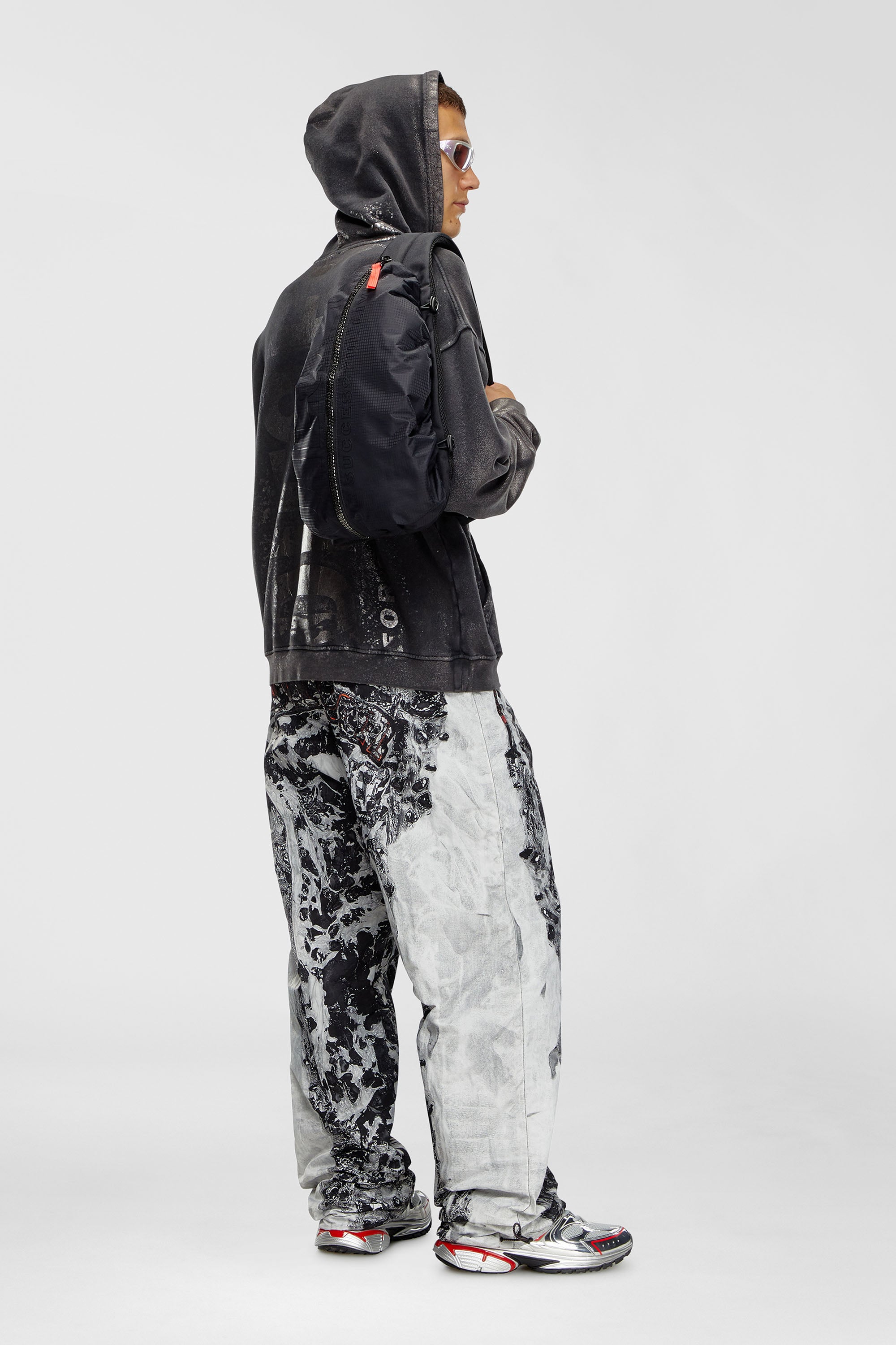 Diesel - ZIP-D SLING BAG X, Zip-D-Sac &agrave; dos &agrave; bandouli&egrave;re en jacquard &agrave; carreaux Homme in Noir - 2