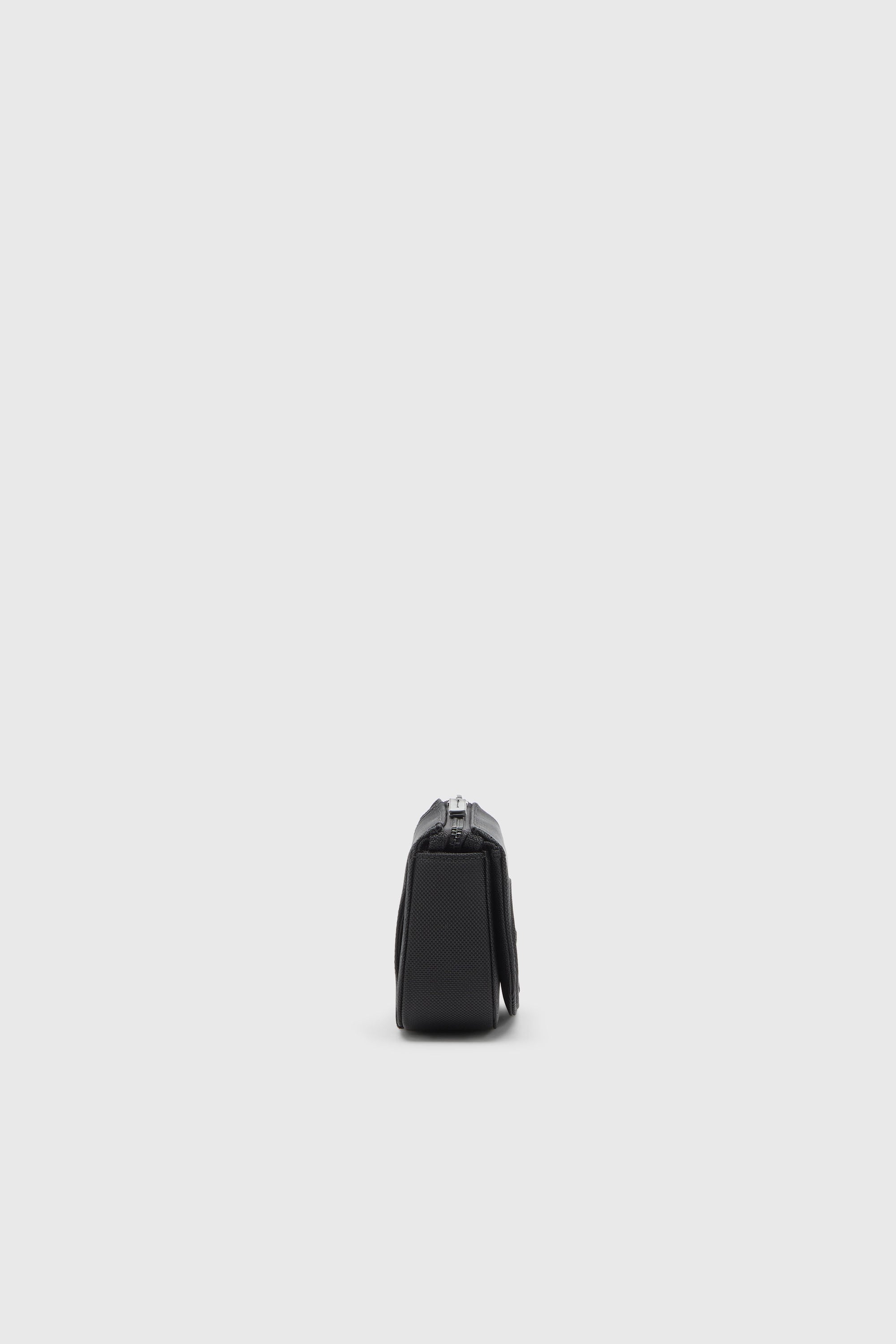 Diesel - 1DR BELTBAG, 1DR - Ri&ntilde;onera de nylon con Oval D Unisex in Negro - 4