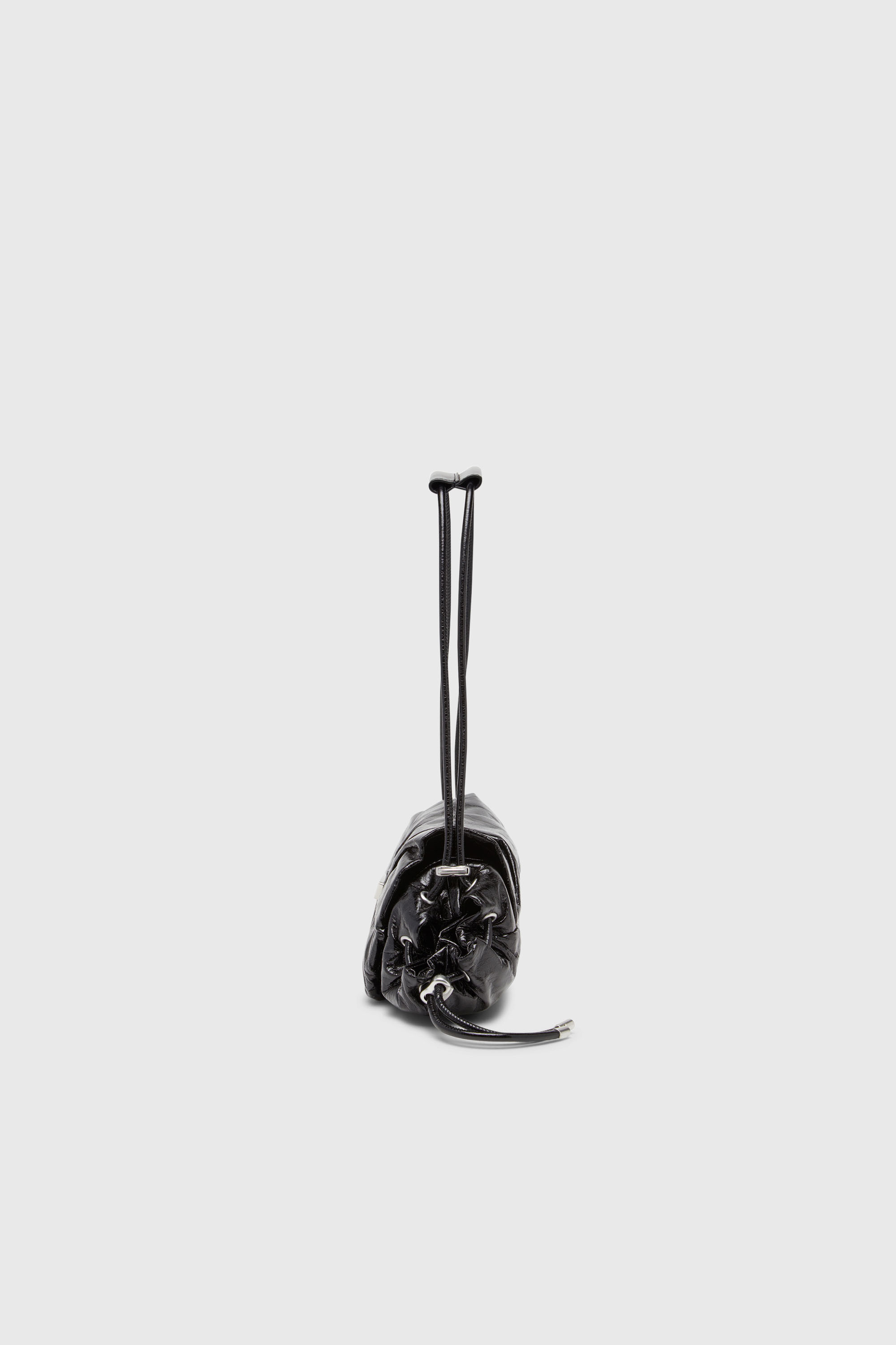 Diesel - SCRUNCH-D SHOULDER S, Scrunch-D-Petit sac &agrave; bandouli&egrave;re en cuir froiss&eacute; Femme in Noir - 5